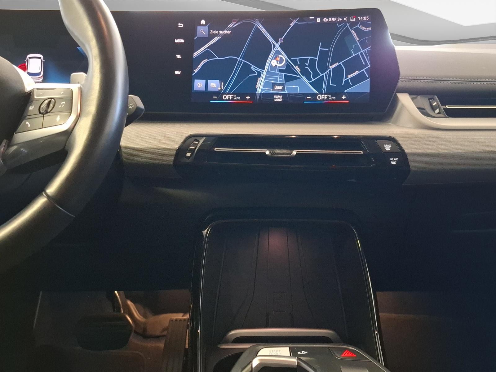BMW 218i Active Tourer-image-11