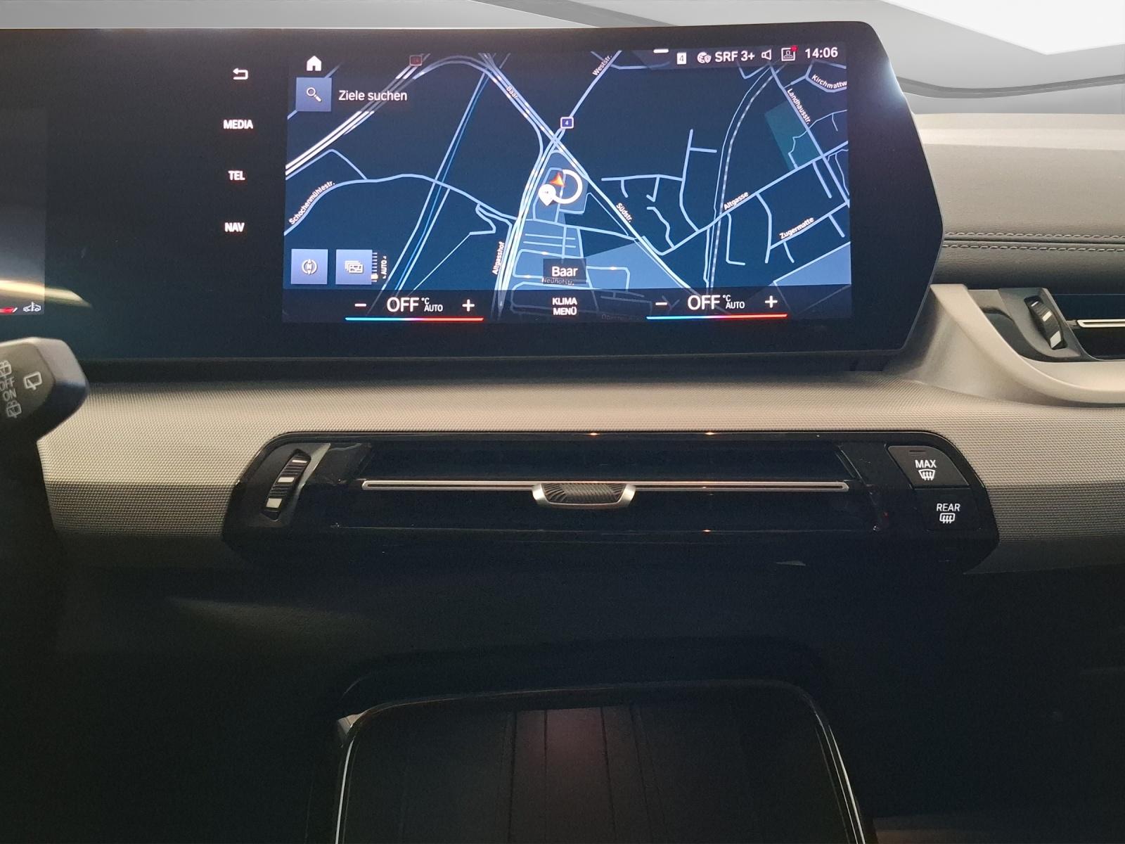 BMW 218i Active Tourer-image-12