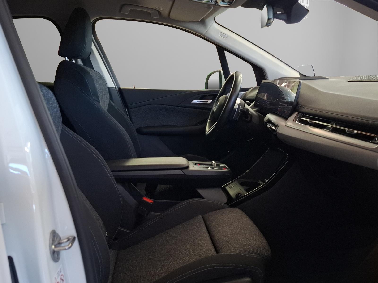 BMW 218i Active Tourer-image-19