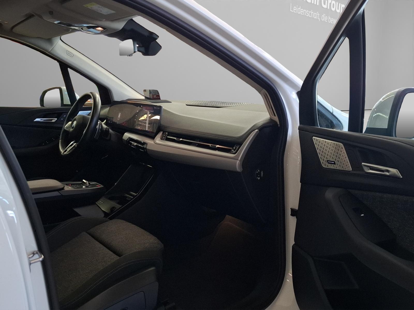 BMW 218i Active Tourer-image-20