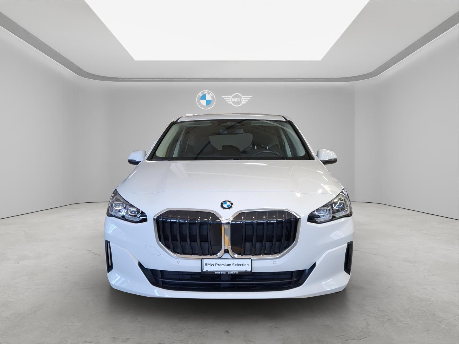 BMW 218i Active Tourer-image-1