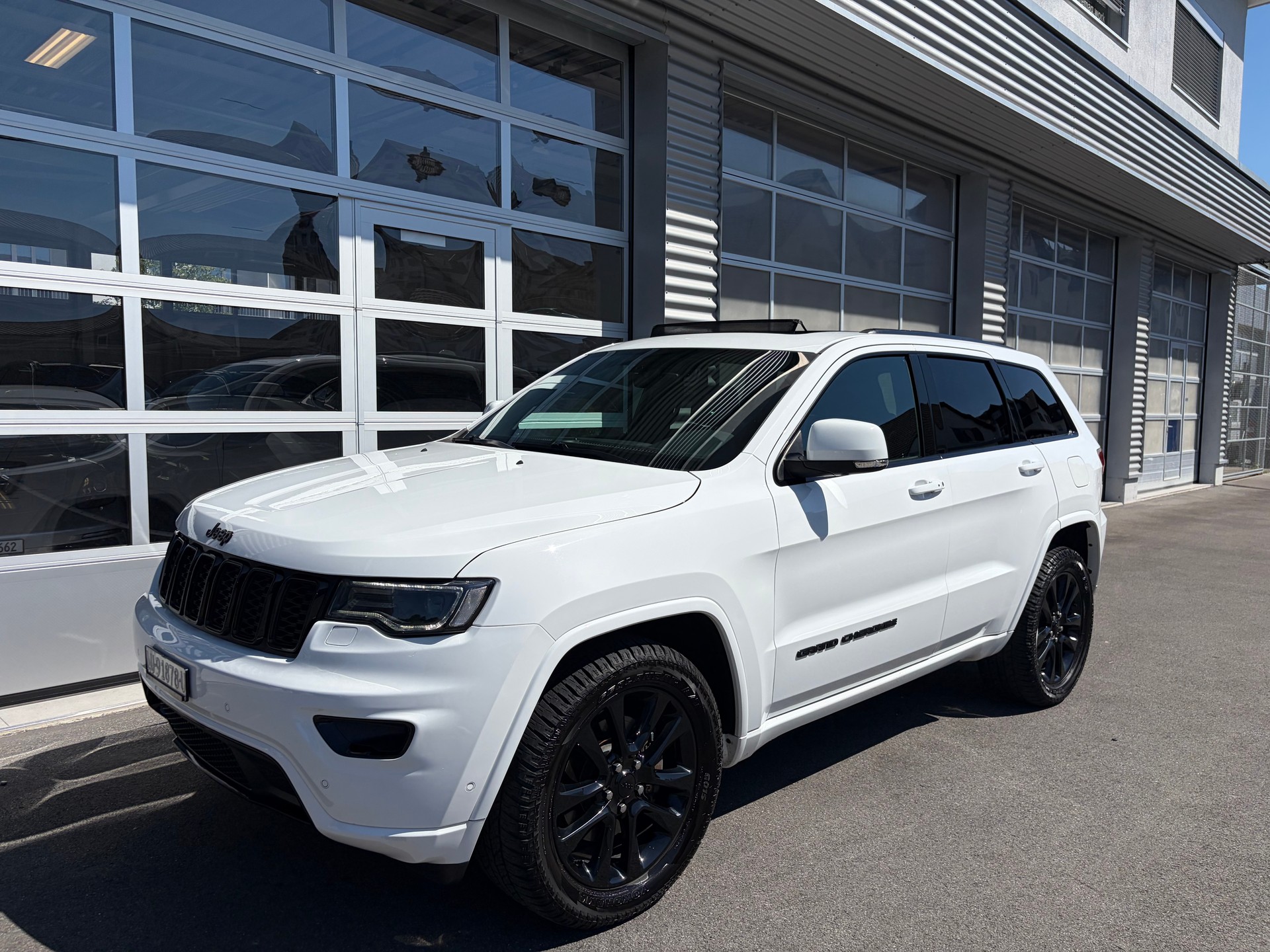 JEEP Grand Cherokee 3.0 CRD Night Eagle Automatic-image-3
