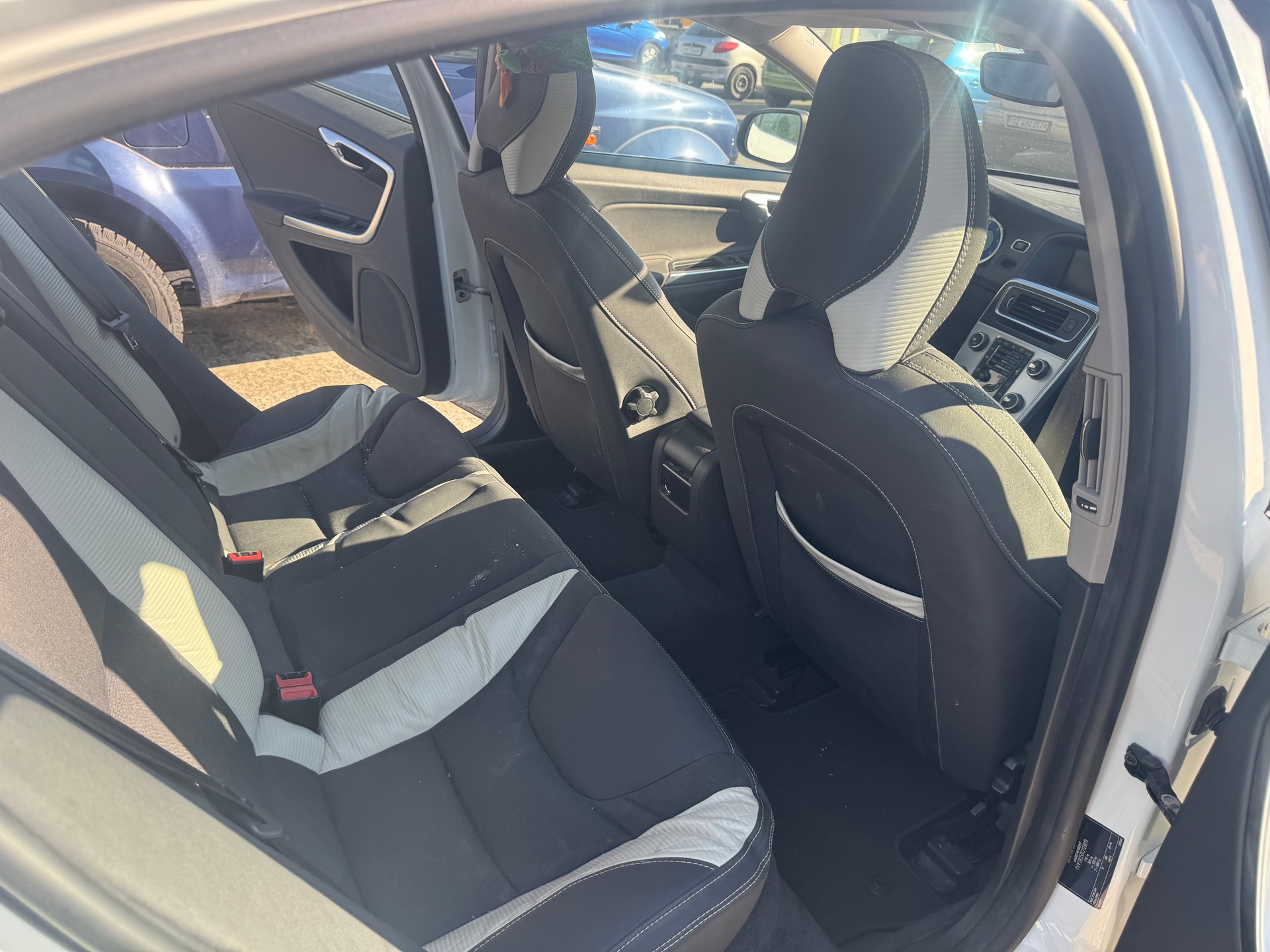 VOLVO S60 D5 Geartronic-image-9