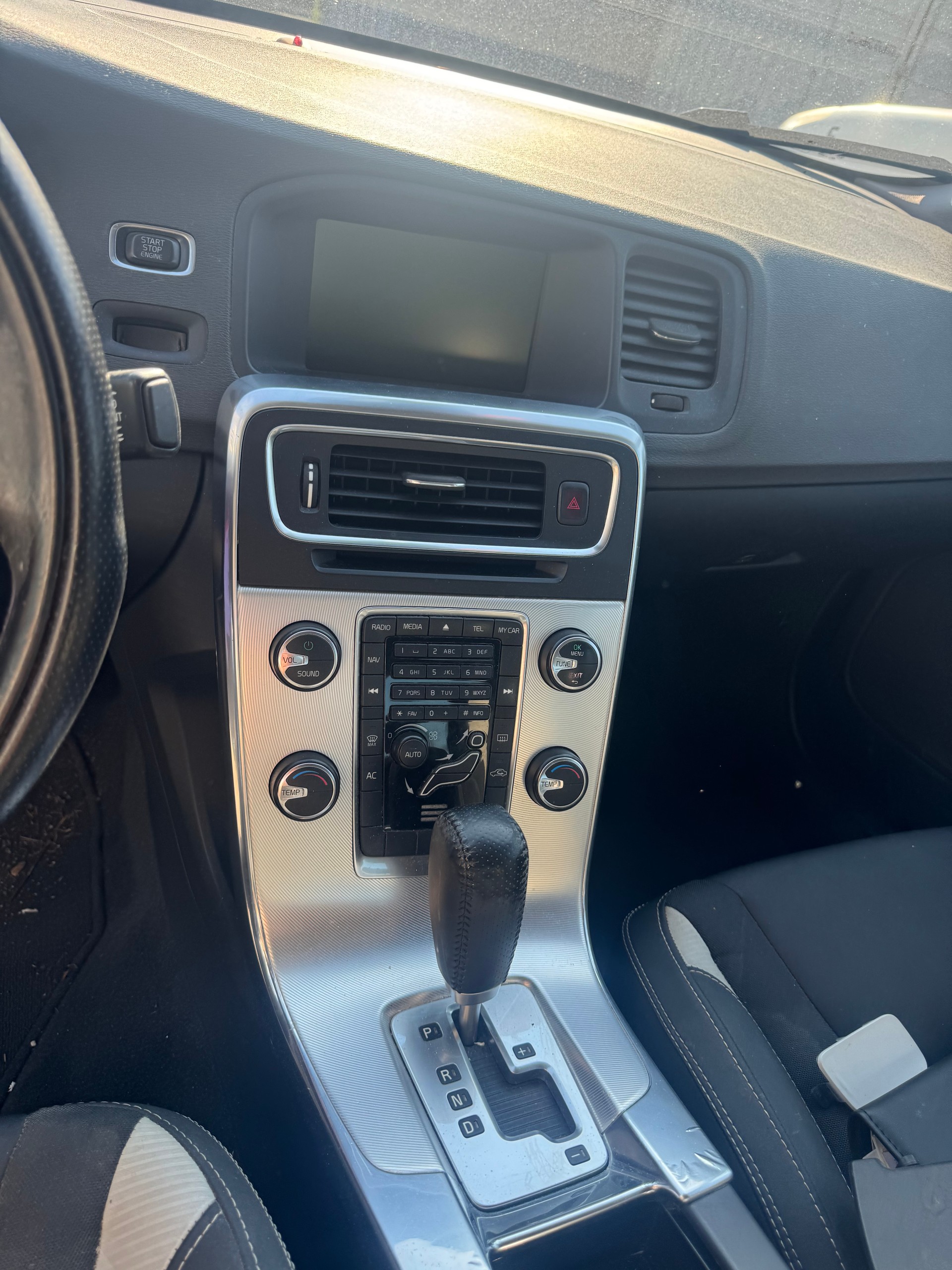 VOLVO S60 D5 Geartronic-image-10