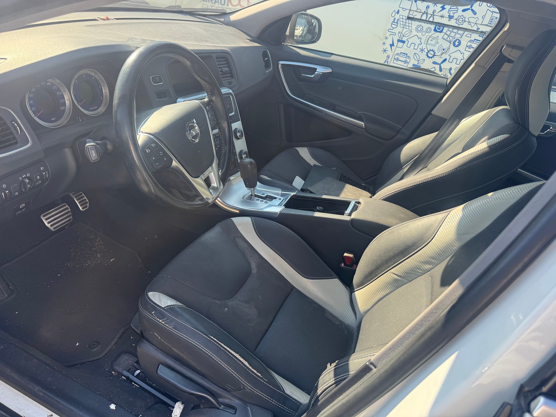 VOLVO S60 D5 Geartronic-image-7
