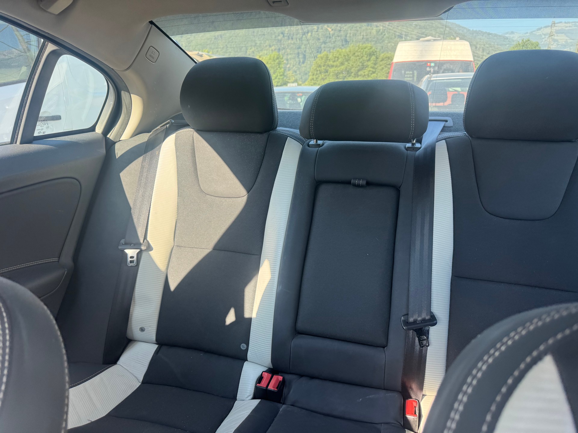 VOLVO S60 D5 Geartronic-image-11