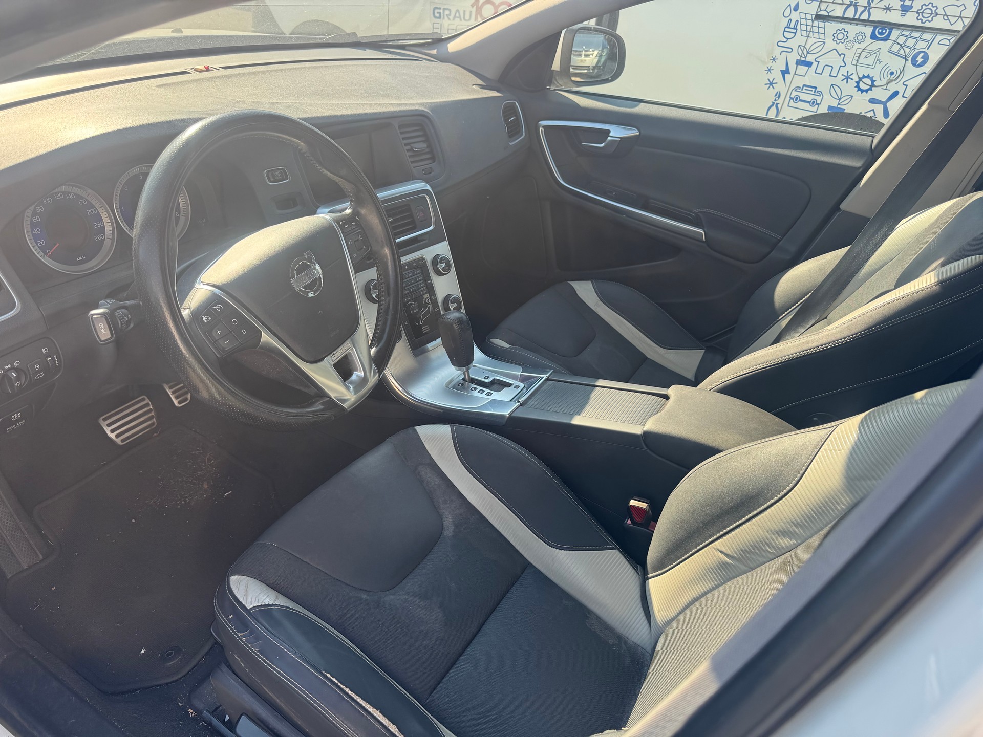 VOLVO S60 D5 Geartronic-image-12