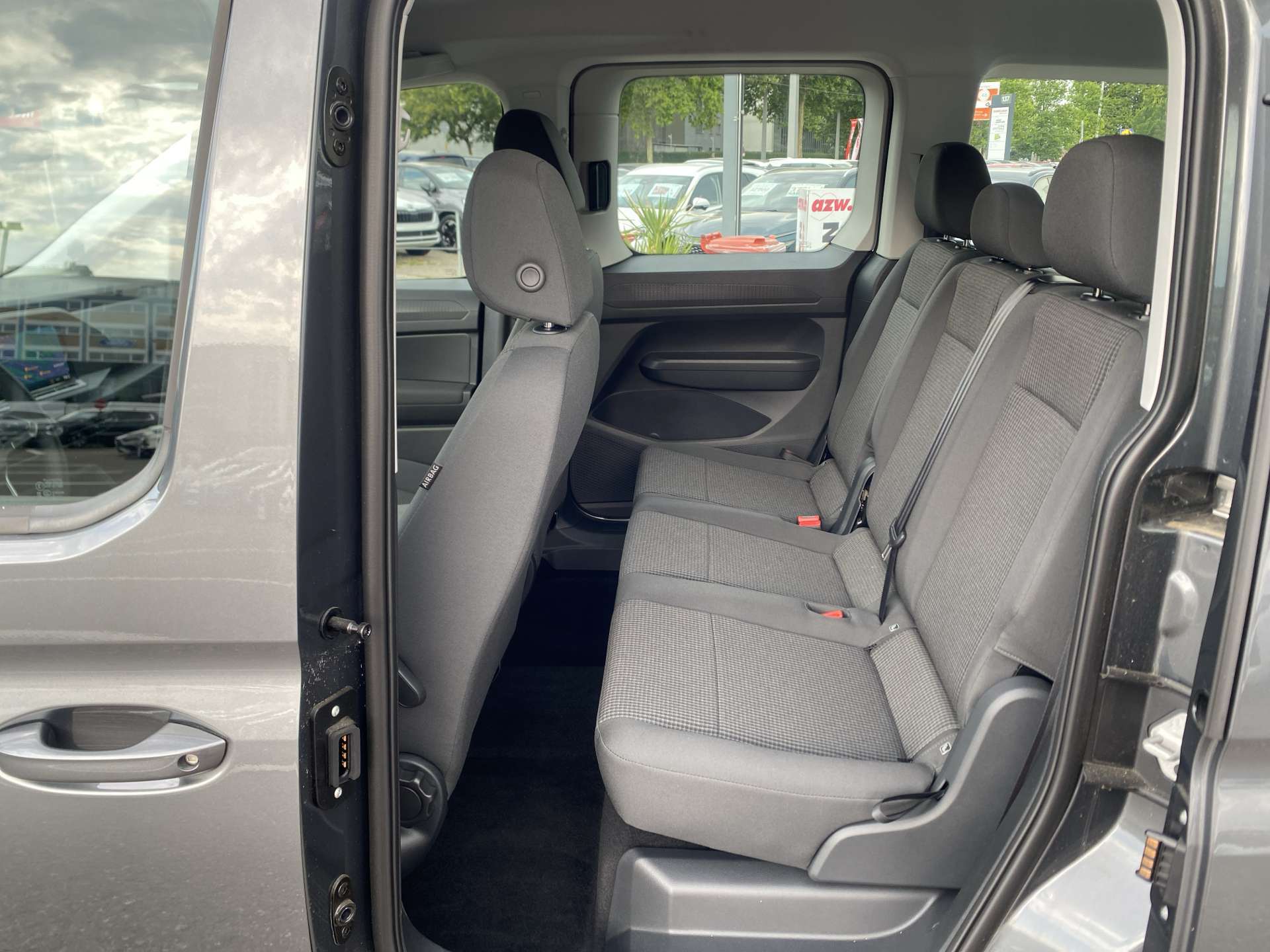 VW Caddy 2.0 TDi Origin DSG-Automat-image-4