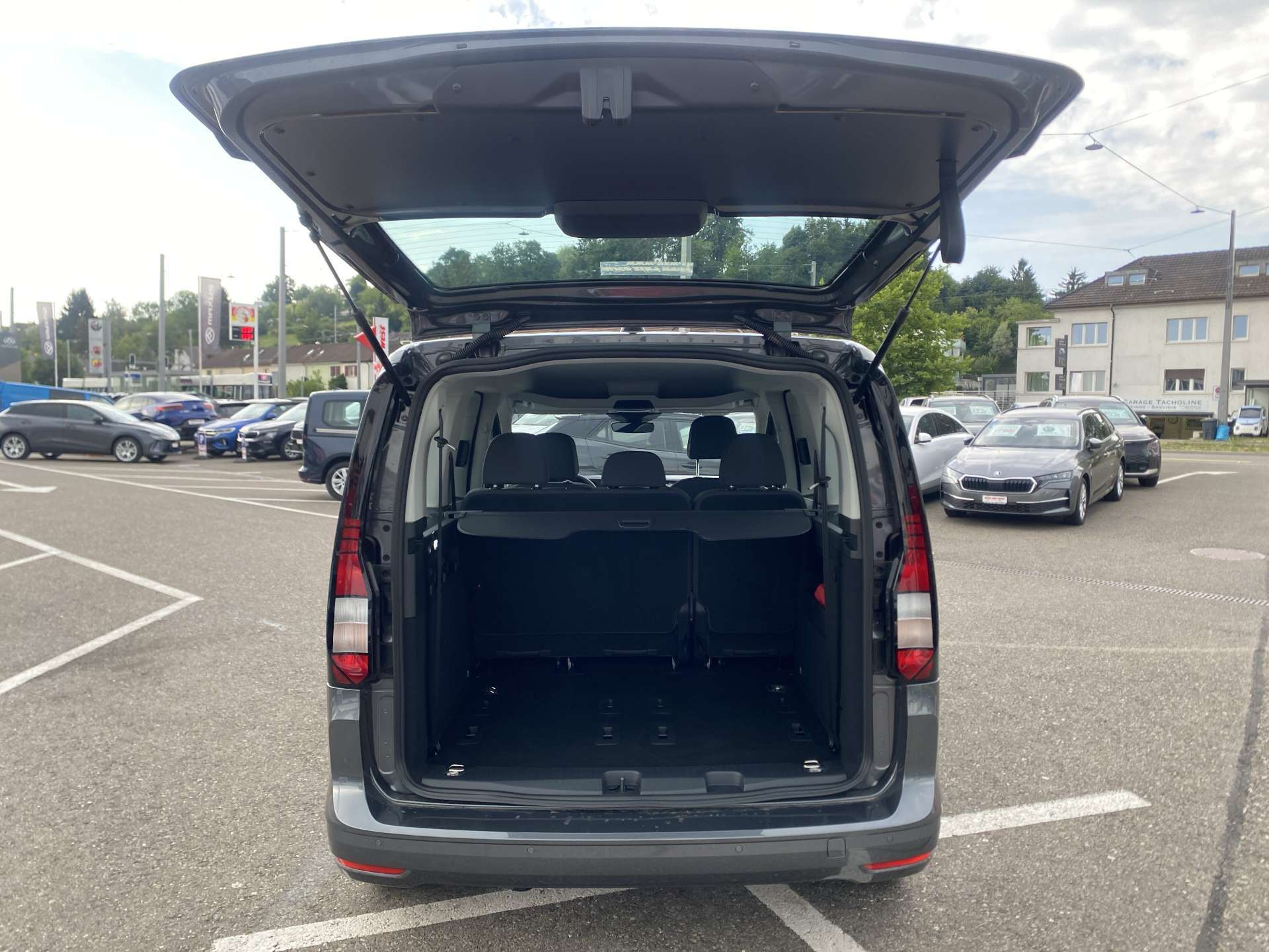 VW Caddy 2.0 TDi Origin DSG-Automat-image-5