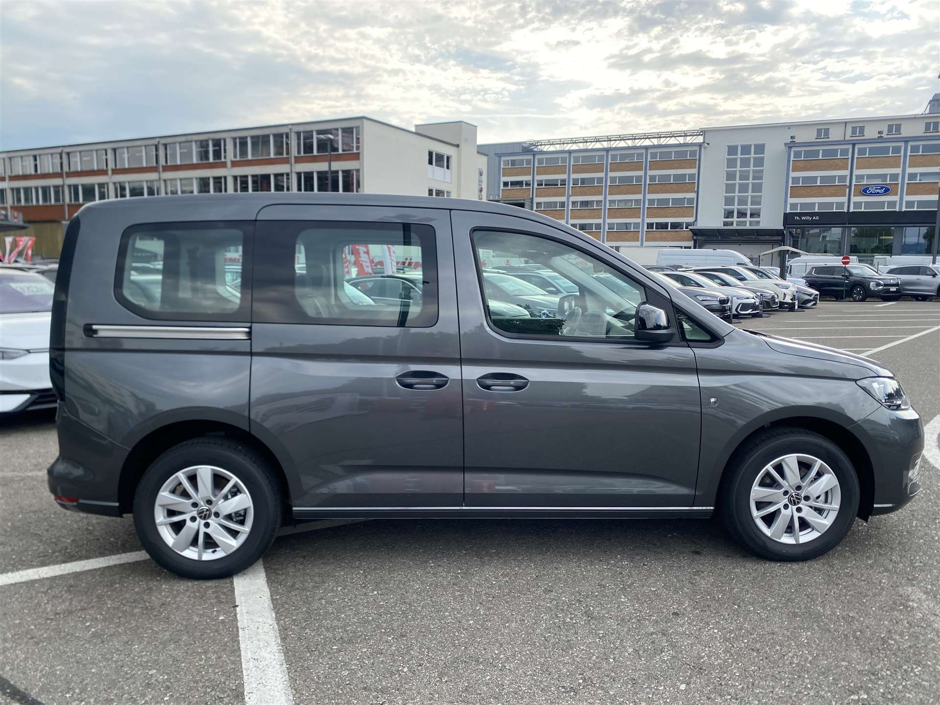 VW Caddy 2.0 TDi Origin DSG-Automat-image-11