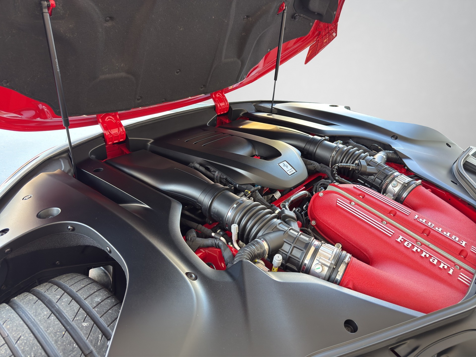 FERRARI 12 Cilindri-image-14