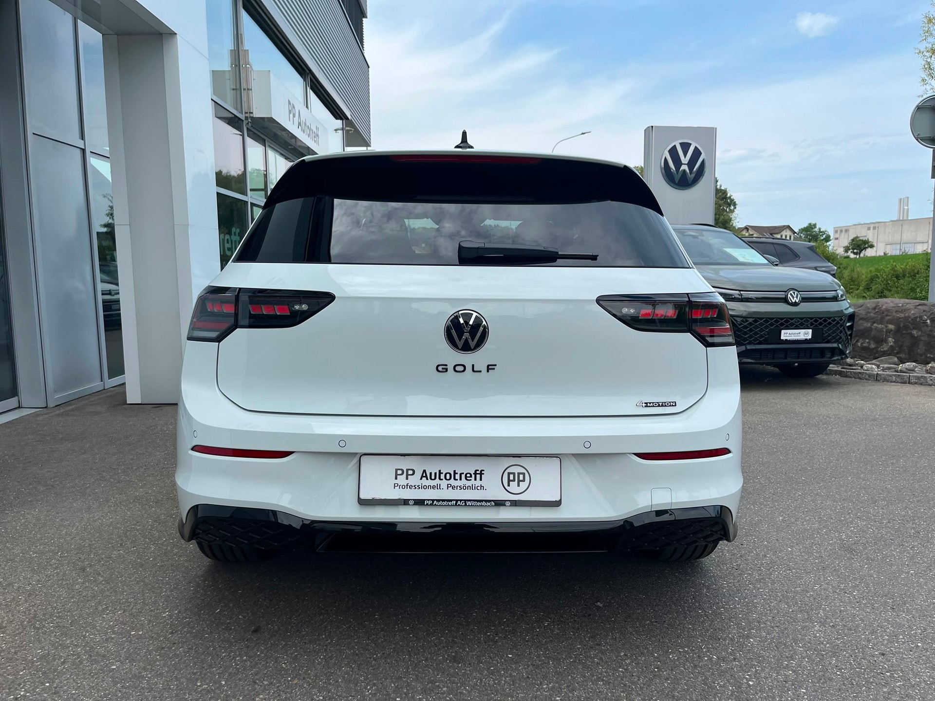 VW Golf 2.0 TSI R-Line DSG 4 Motion-image-3