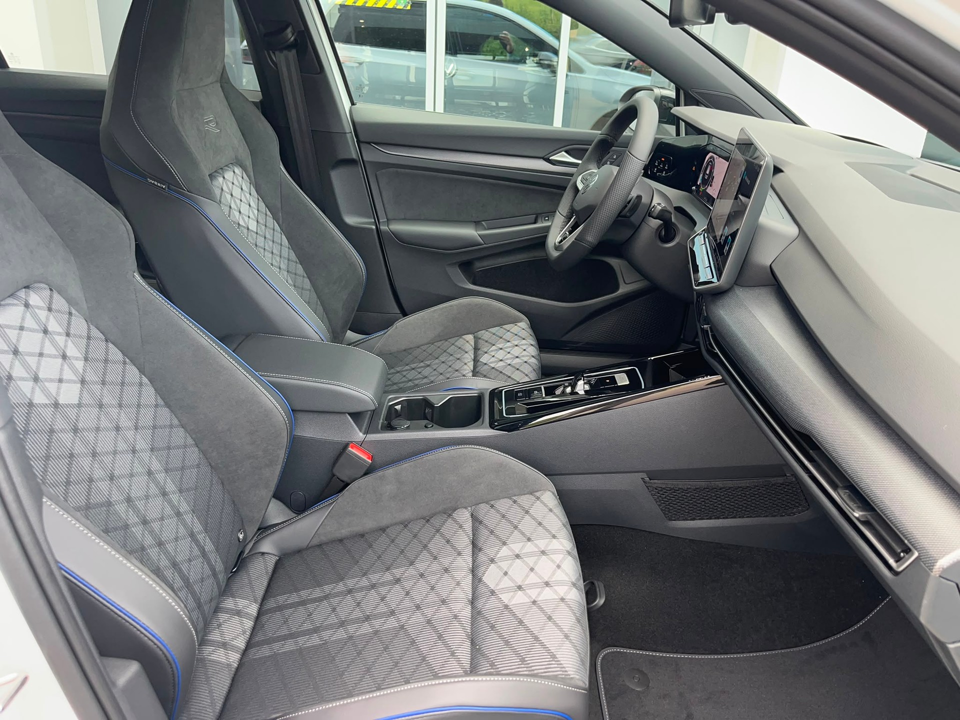 VW Golf 2.0 TSI R-Line DSG 4 Motion-image-2