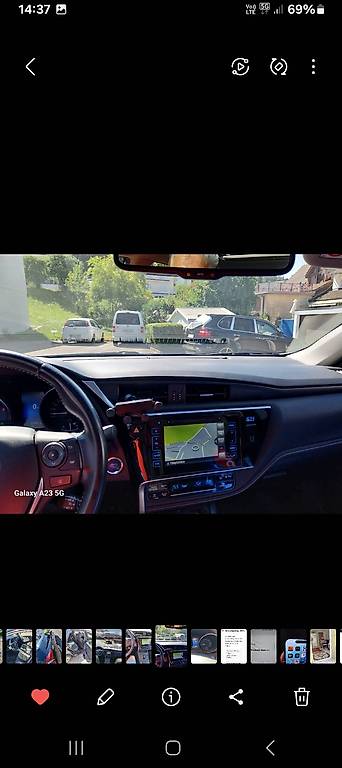 TOYOTA AURIS-image-4