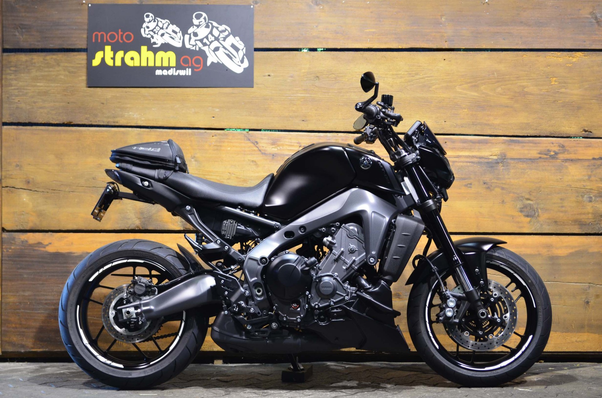 YAMAHA MT-09 ABS-showroom-element-1