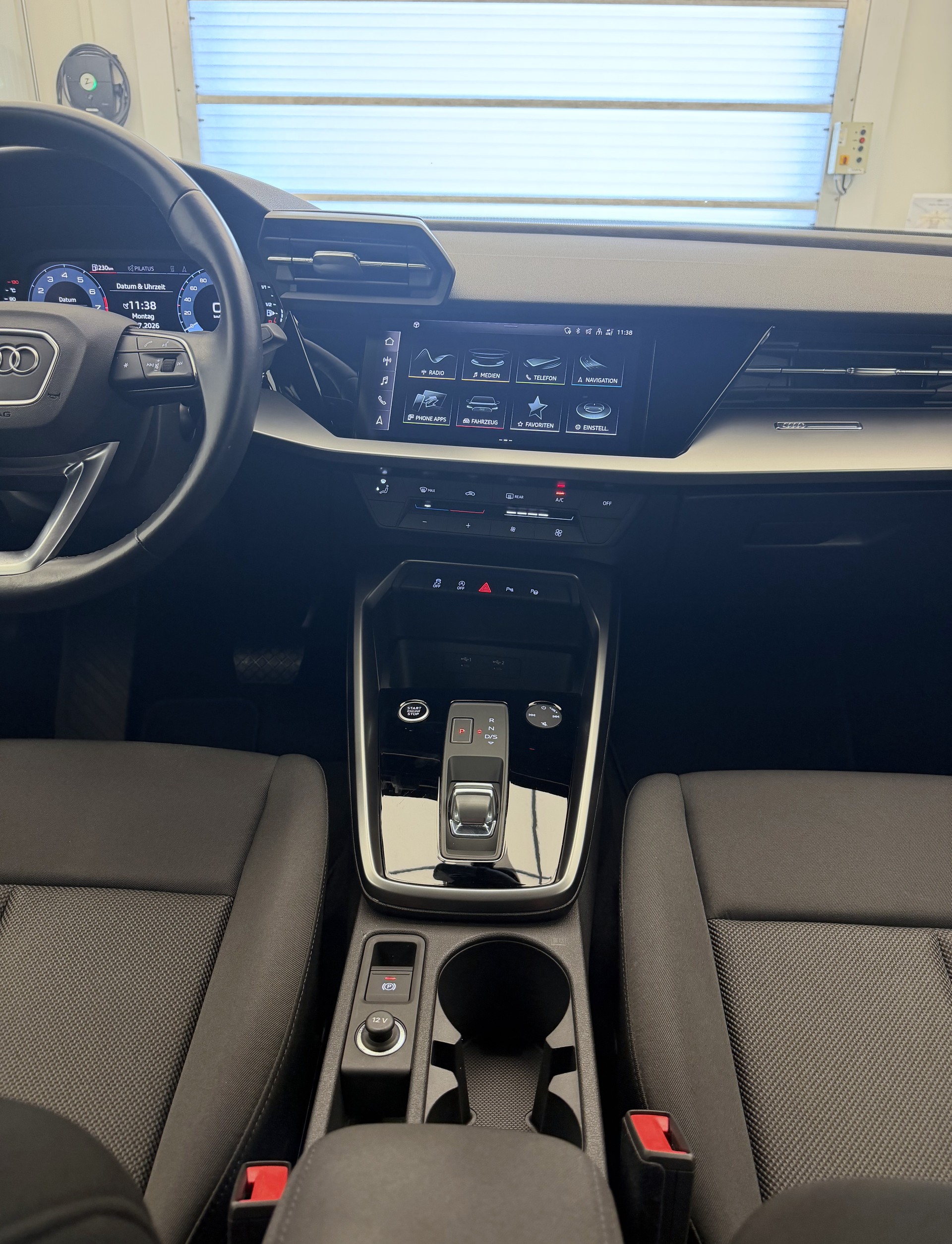 AUDI A3 Sportback 35 TFSI Attraction S-tronic-image-10