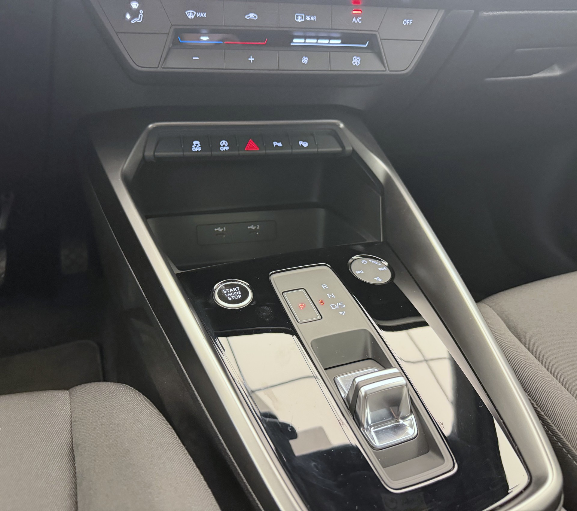 AUDI A3 Sportback 35 TFSI Attraction S-tronic-image-12
