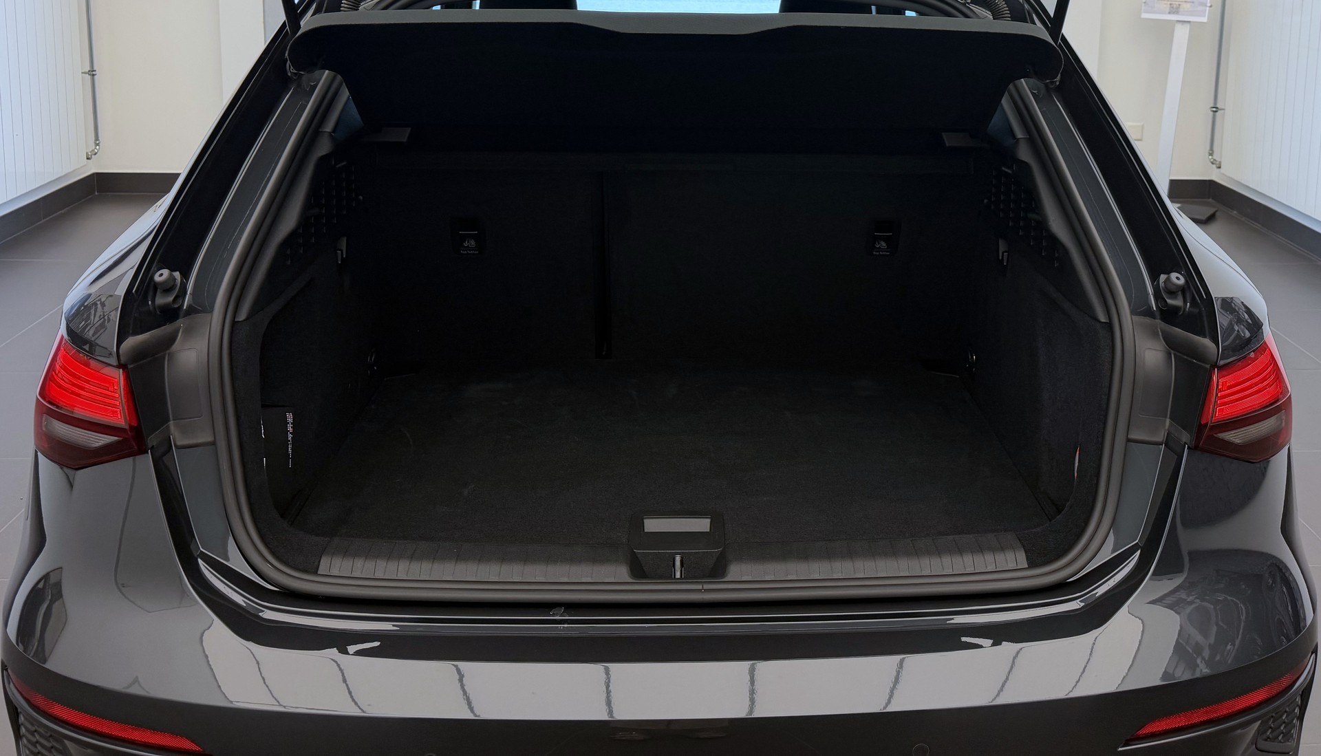 AUDI A3 Sportback 35 TFSI Attraction S-tronic-image-19