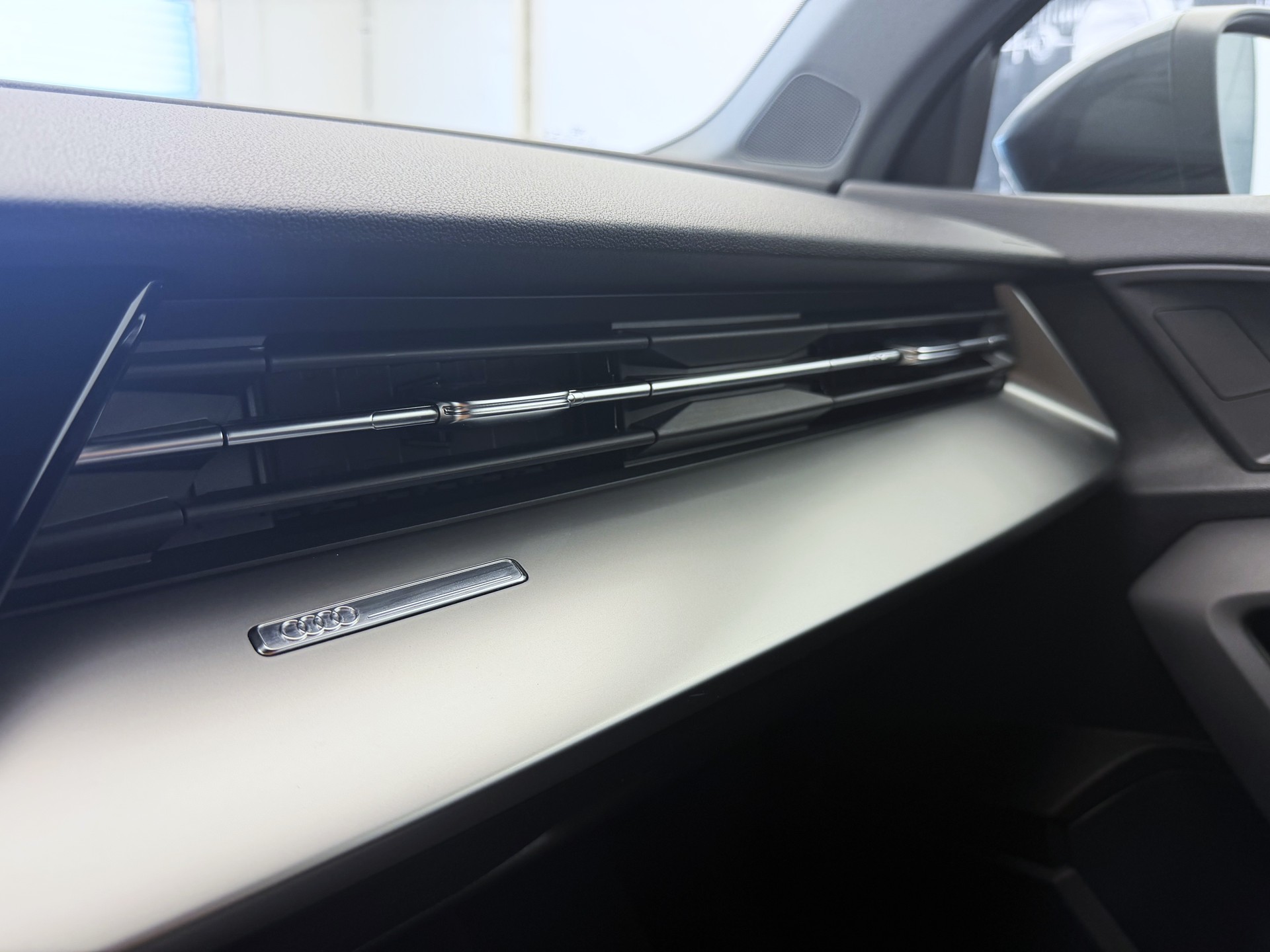 AUDI A3 Sportback 35 TFSI Attraction S-tronic-image-17