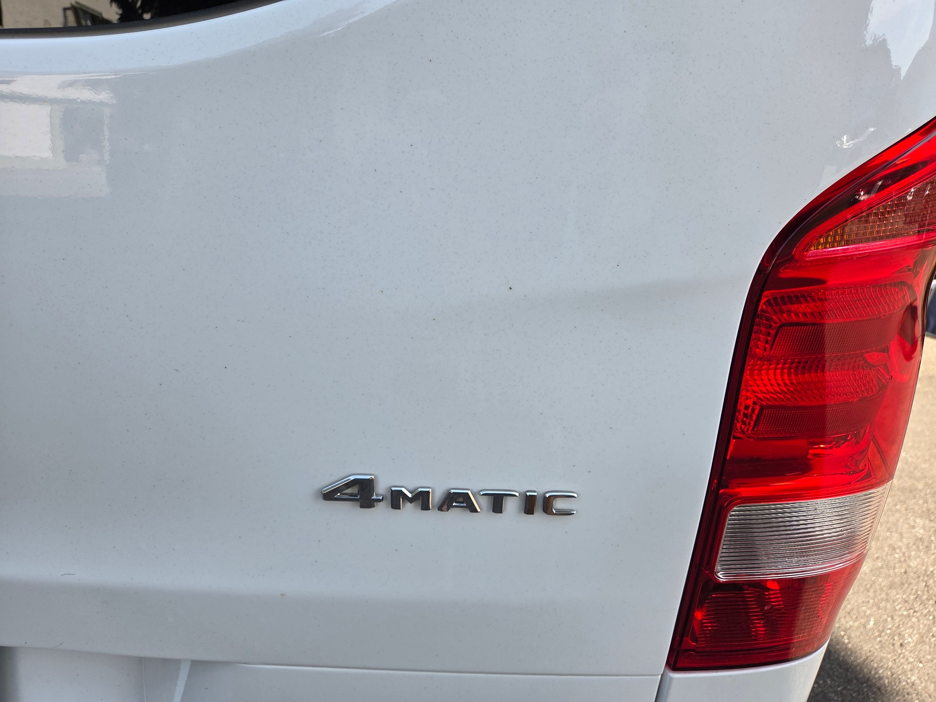MERCEDES-BENZ 250 d 4matic-image-4