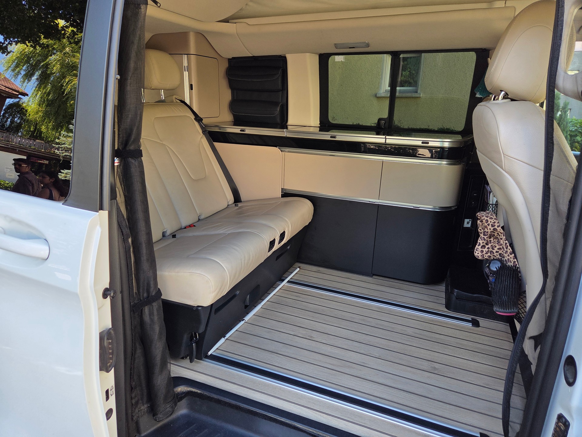 MERCEDES-BENZ 250 d 4matic-image-5