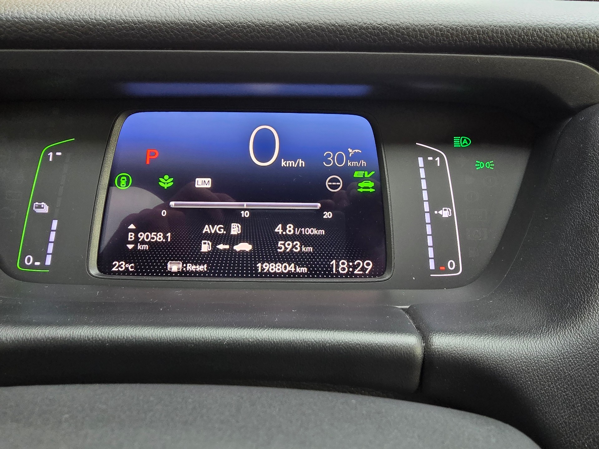 HONDA 1.5 i-MMD Executive-image-11