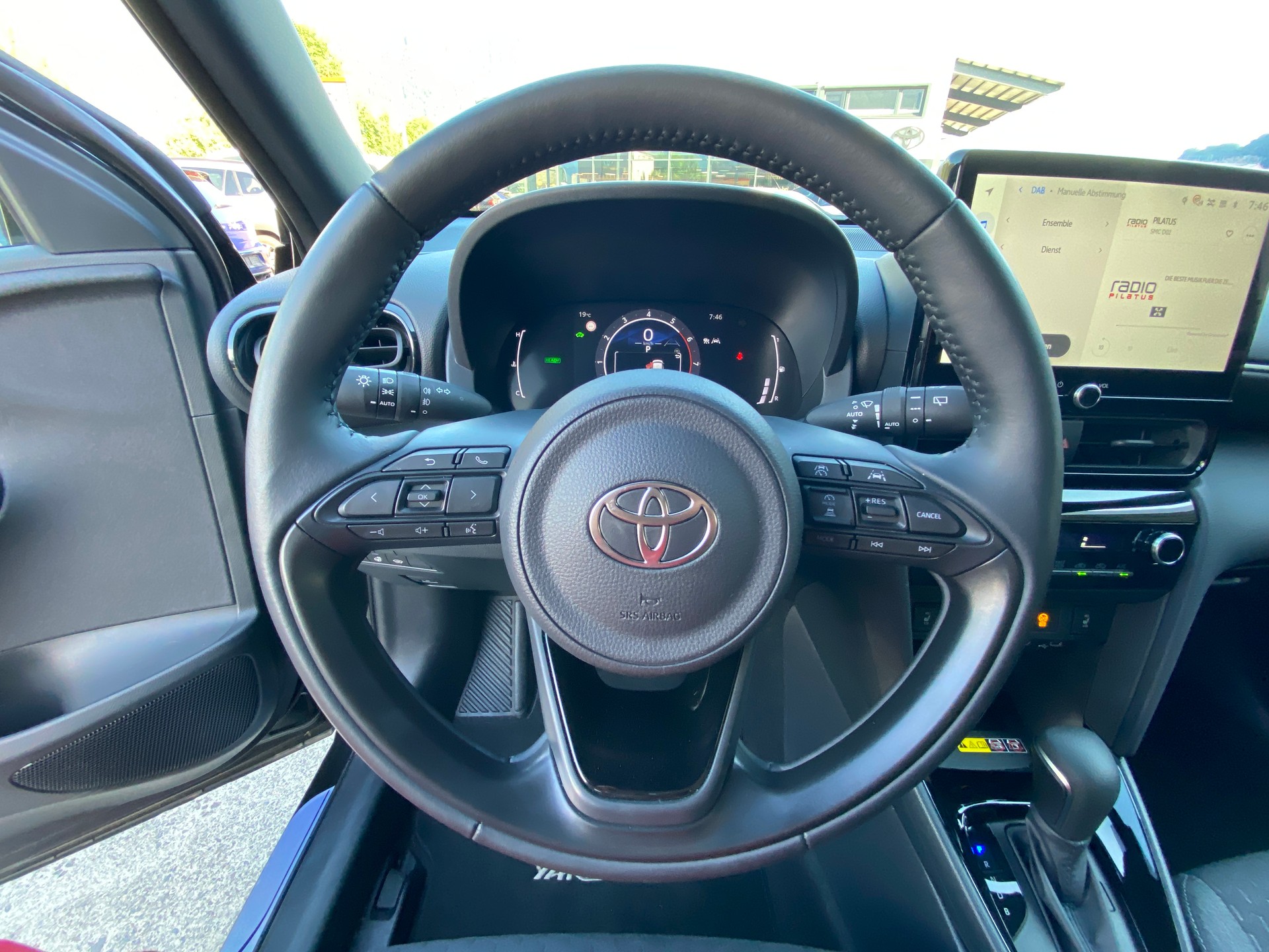 TOYOTA Yaris Cross 1.5 VVT-i HSD Trend AWD-i-image-8