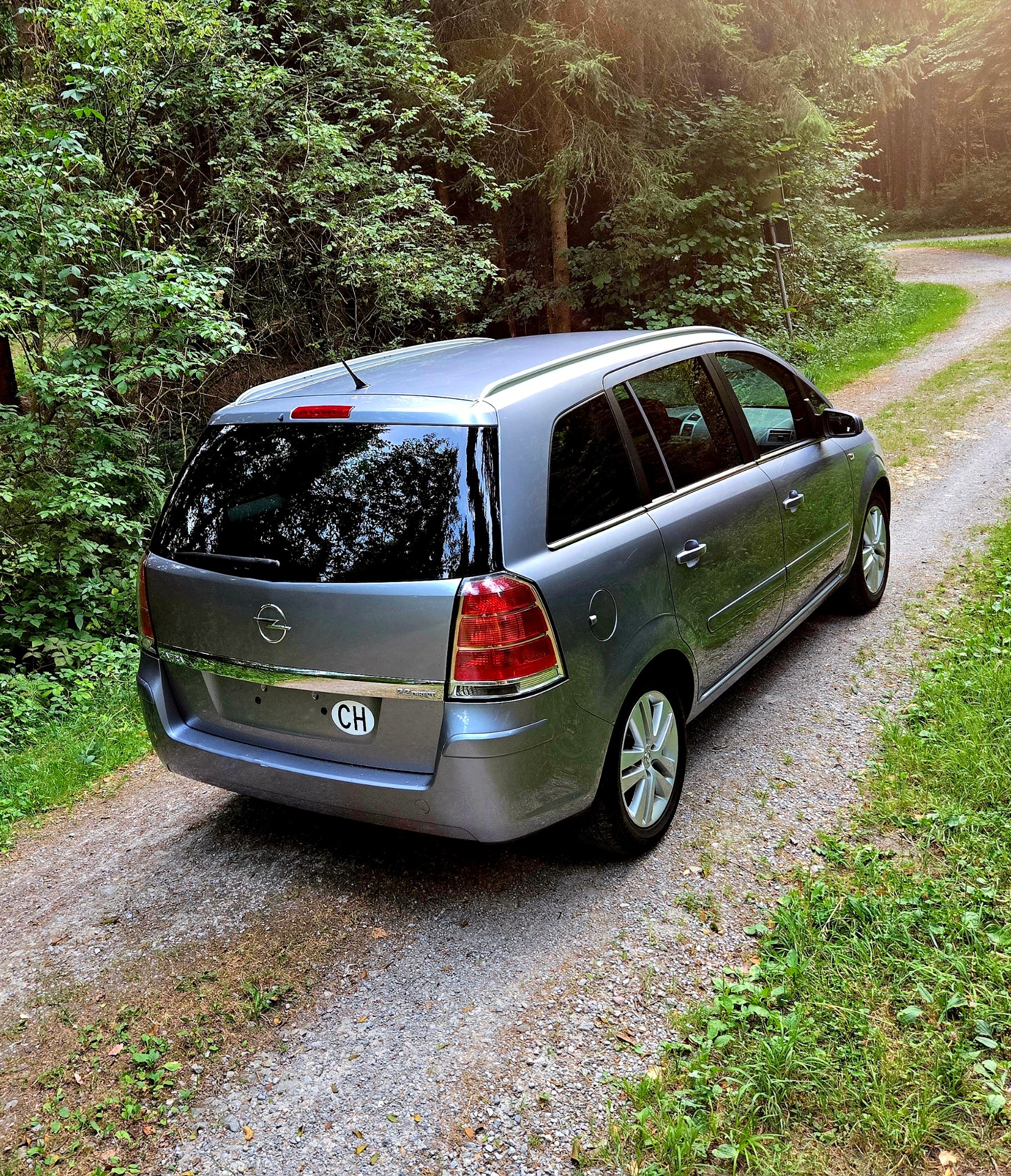OPEL Zafira 2.2i 16V Cosmo-image-1