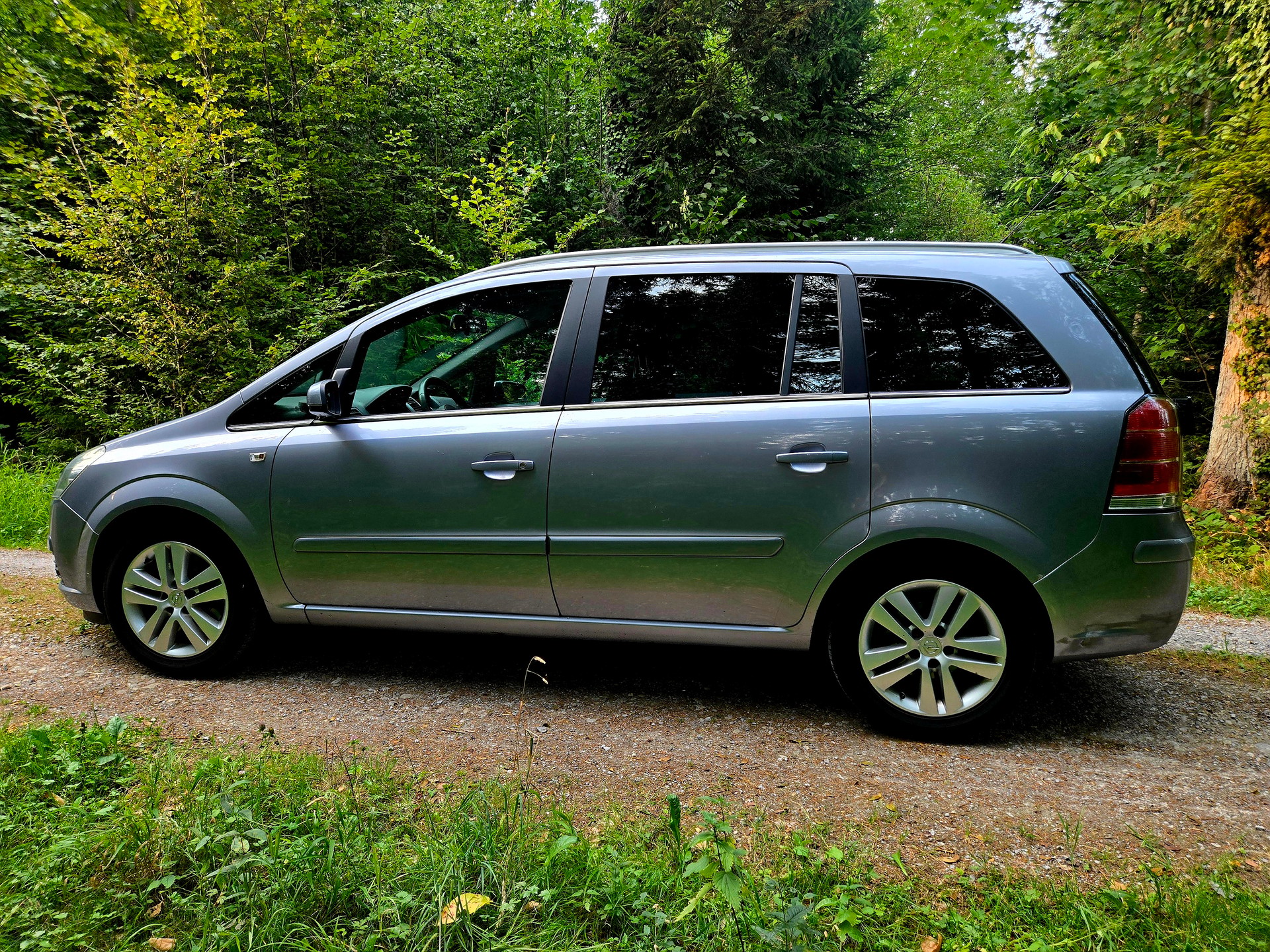 OPEL Zafira 2.2i 16V Cosmo-image-10