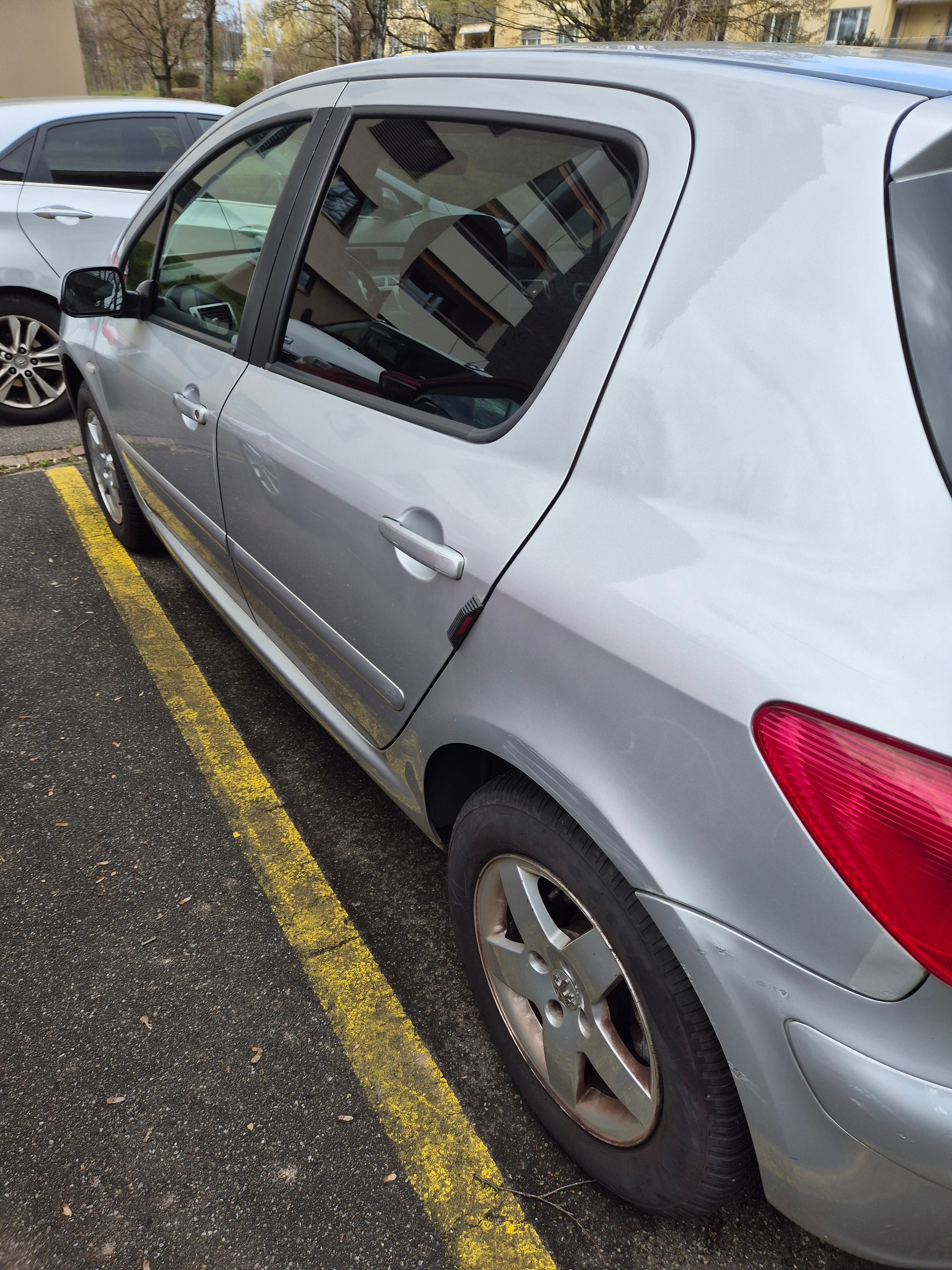 PEUGEOT 107 1.0 Trendy-image-3