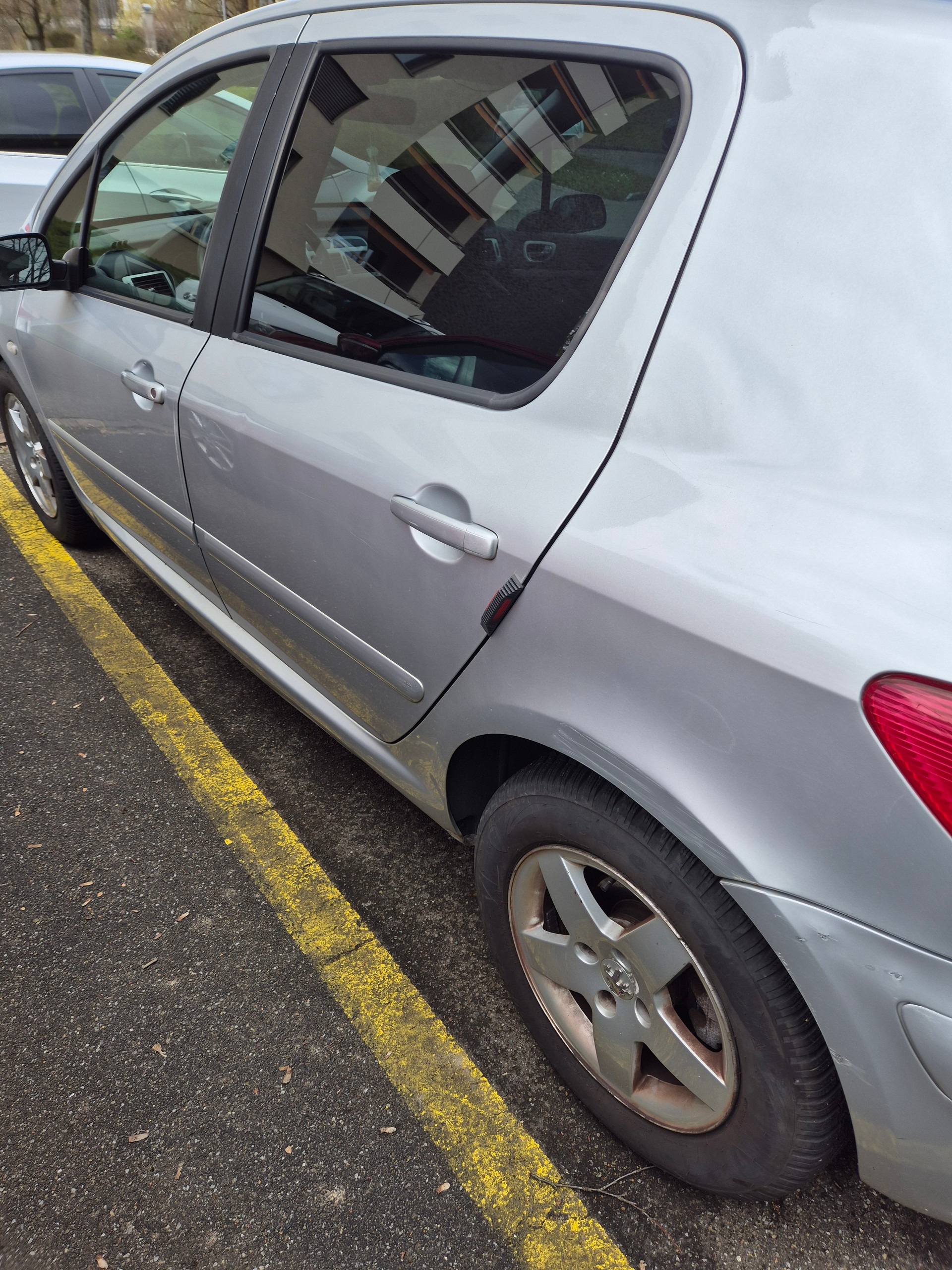 PEUGEOT 107 1.0 Trendy-image-1