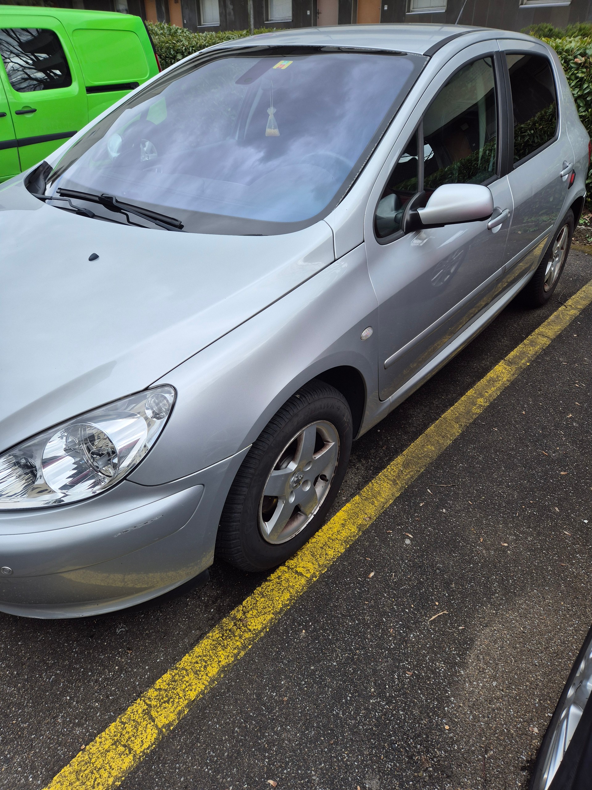 PEUGEOT 107 1.0 Trendy-image-5