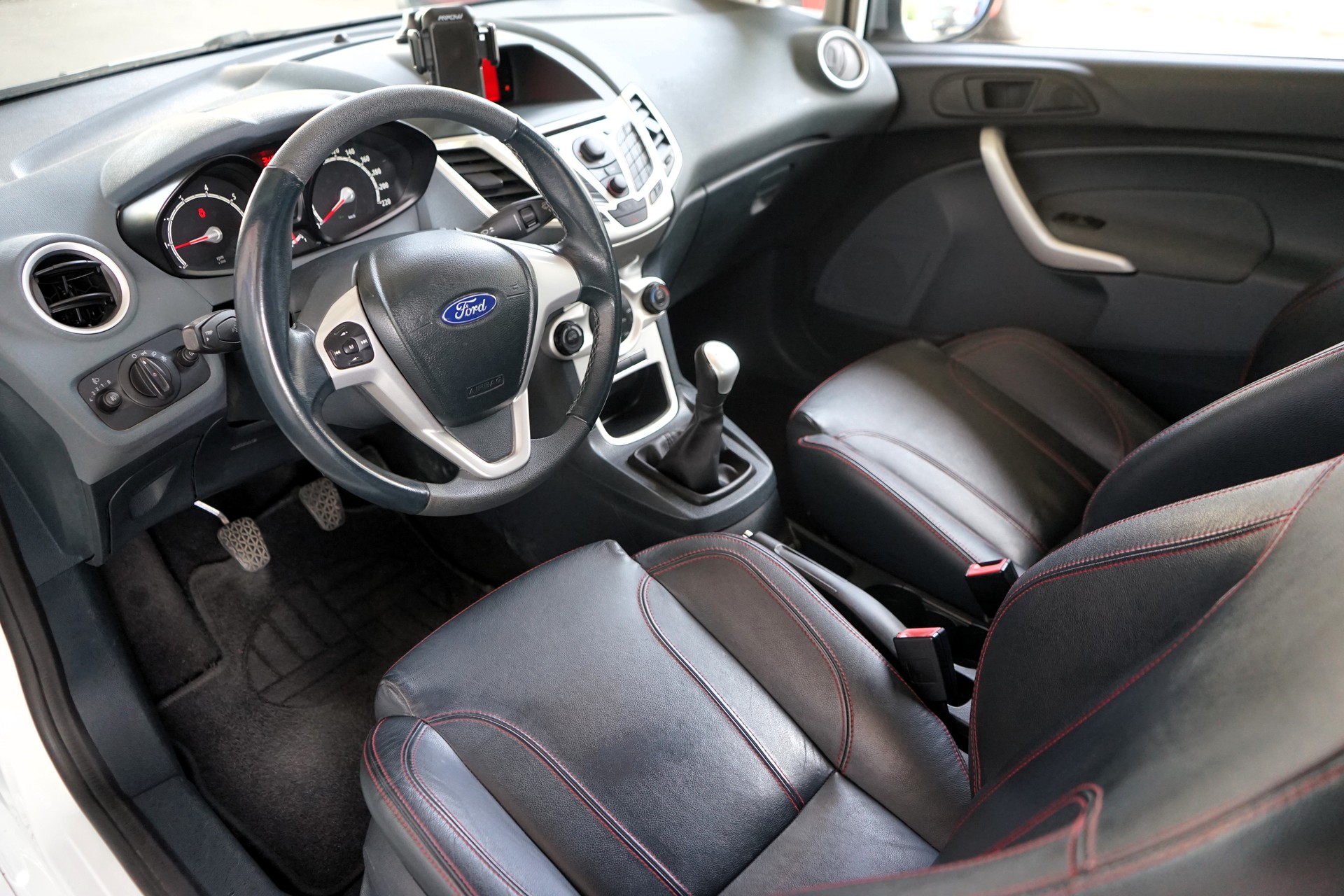 FORD Fiesta 1.6 16V Sport-image-3