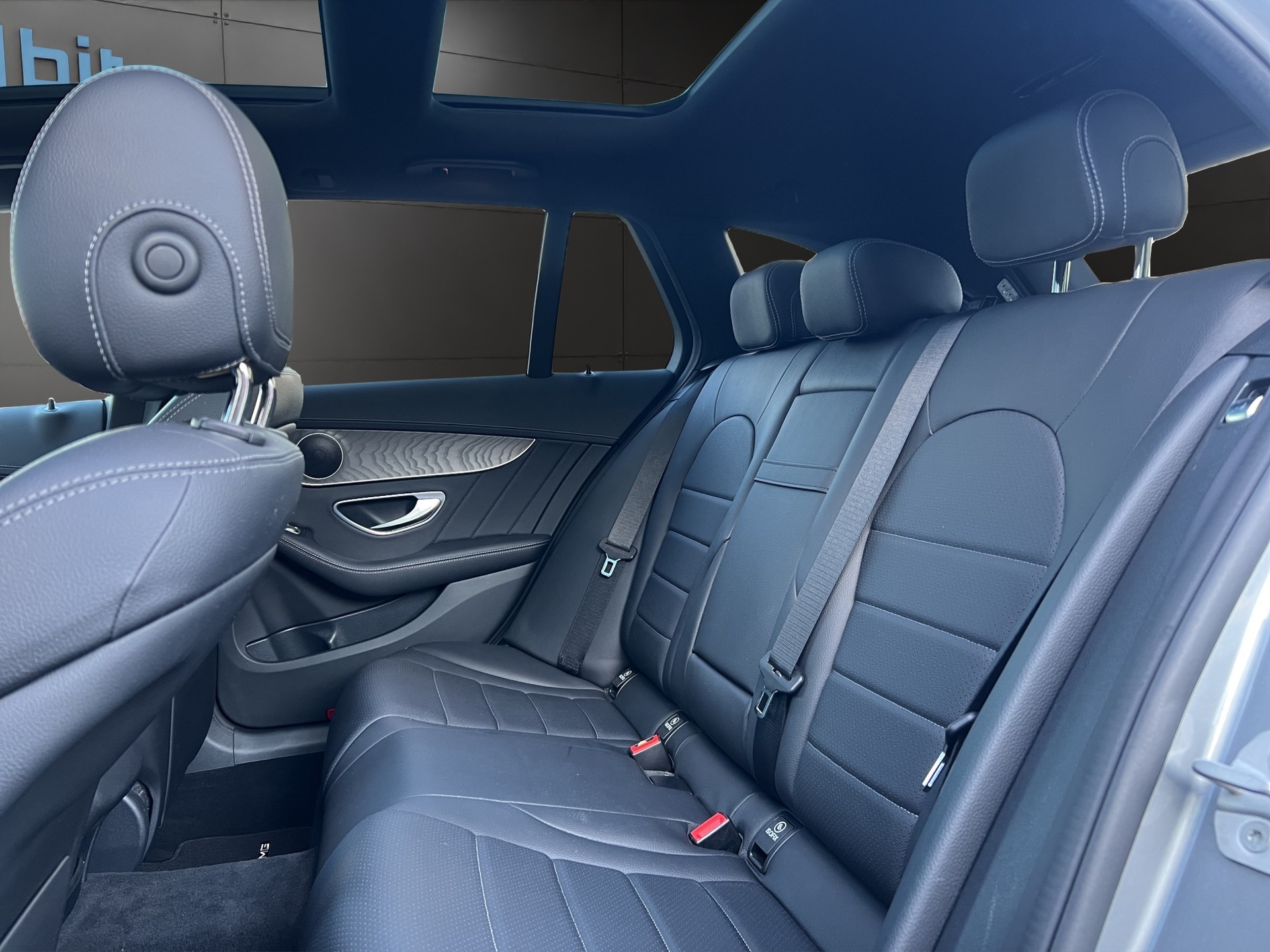 MERCEDES-BENZ C 250 d AMG Line 4Matic 9G-Tronic-image-15