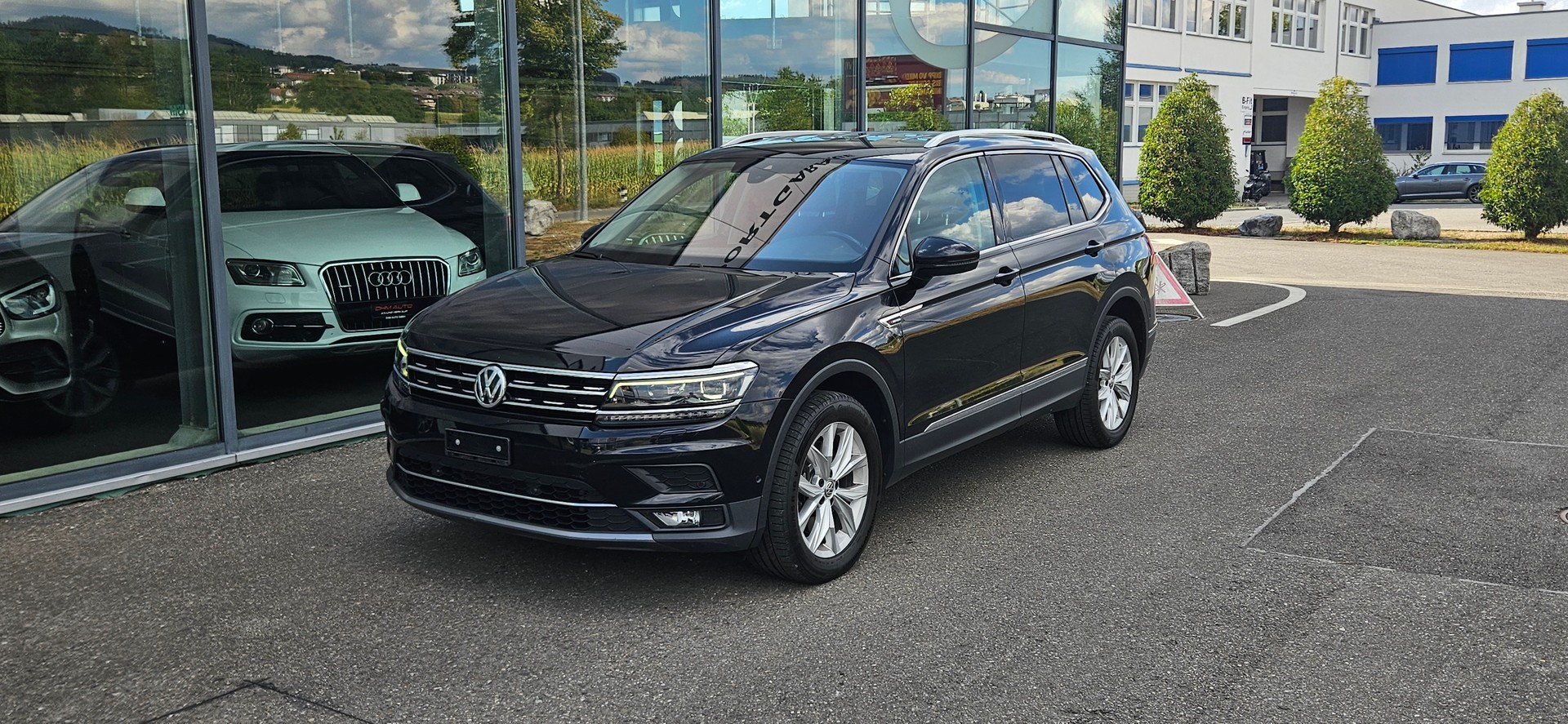 VW Tiguan Allspace 2.0TSI Highline 4Motion DSG-image-1