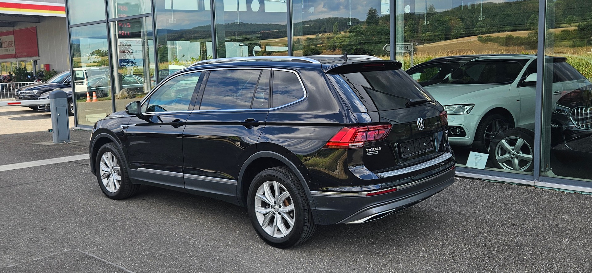 VW Tiguan Allspace 2.0TSI Highline 4Motion DSG-image-4