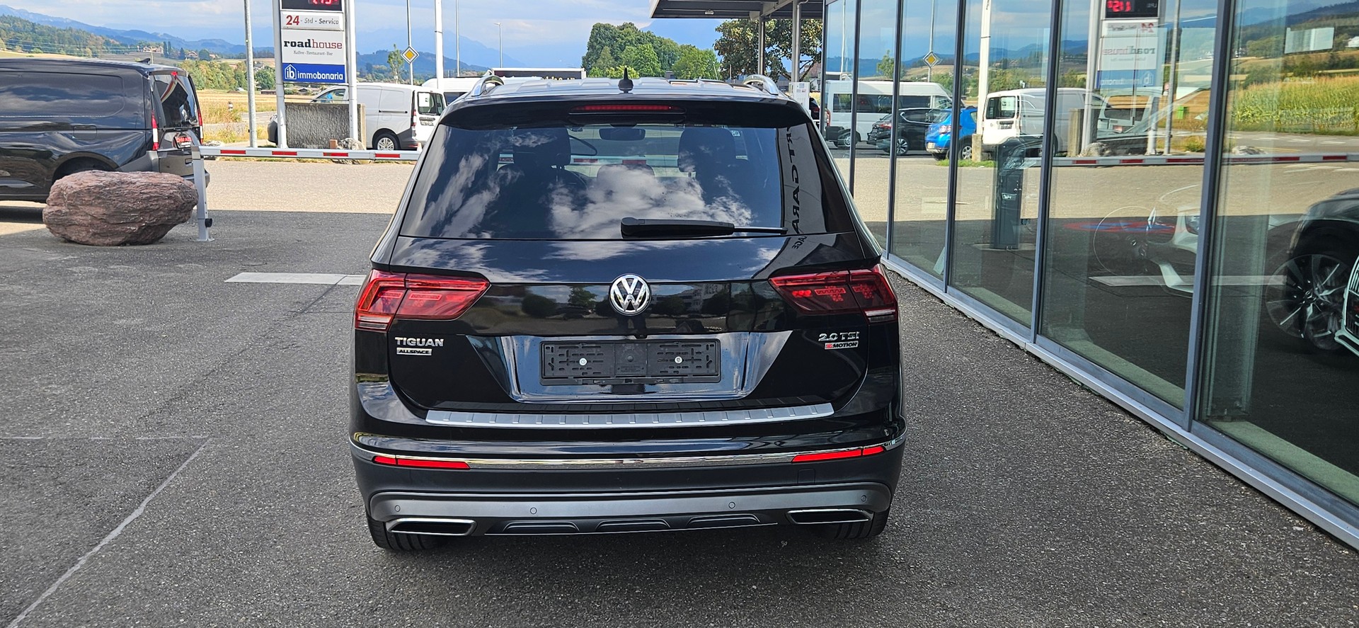 VW Tiguan Allspace 2.0TSI Highline 4Motion DSG-image-5