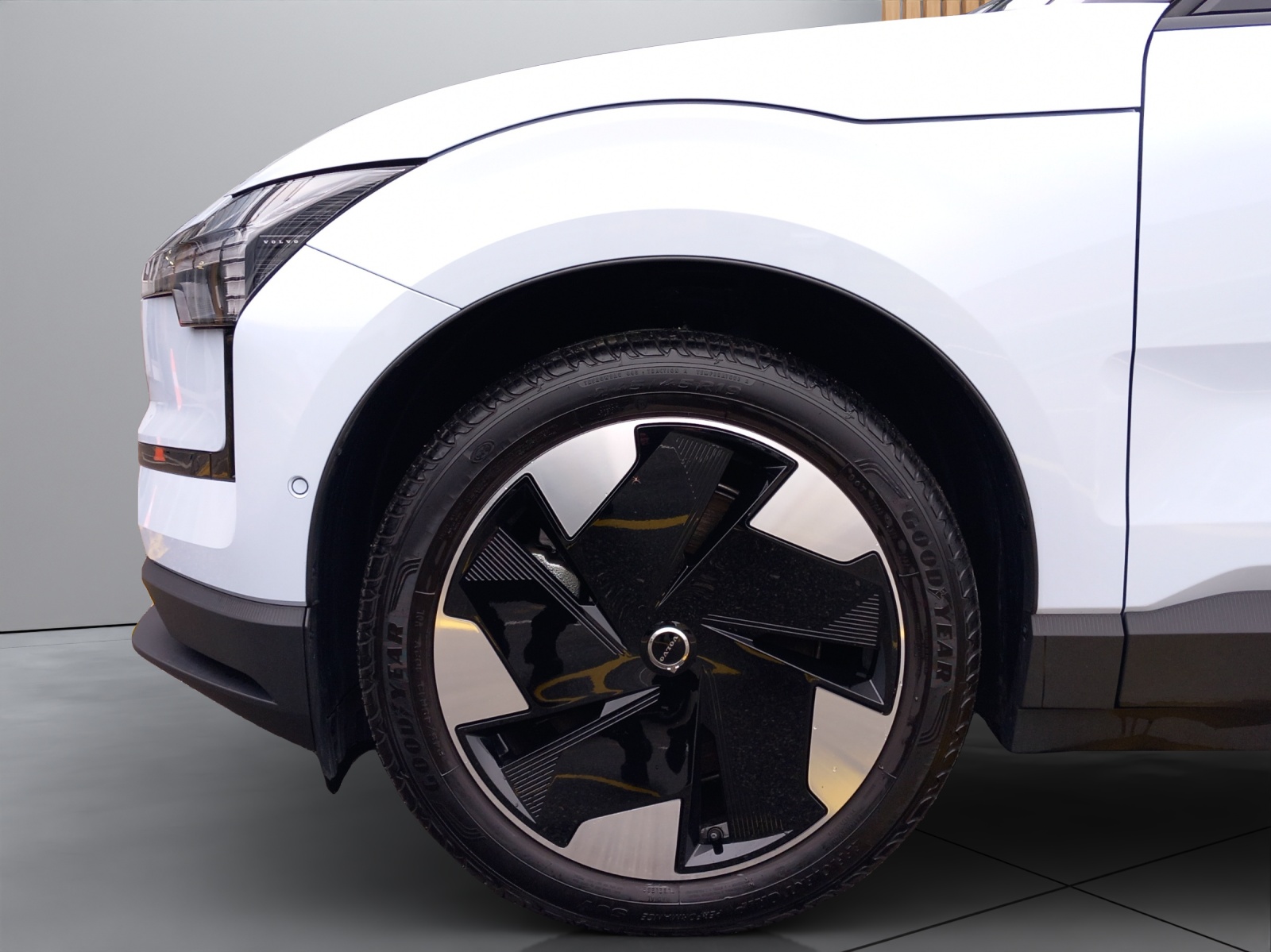 VOLVO EX30 E60 Twin Ultra AWD-image-8