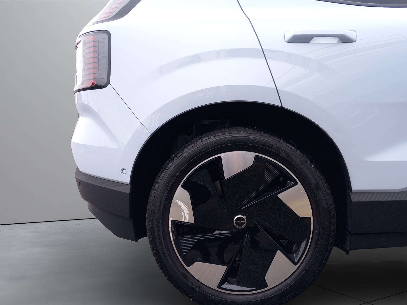VOLVO EX30 E60 Twin Ultra AWD-image-10