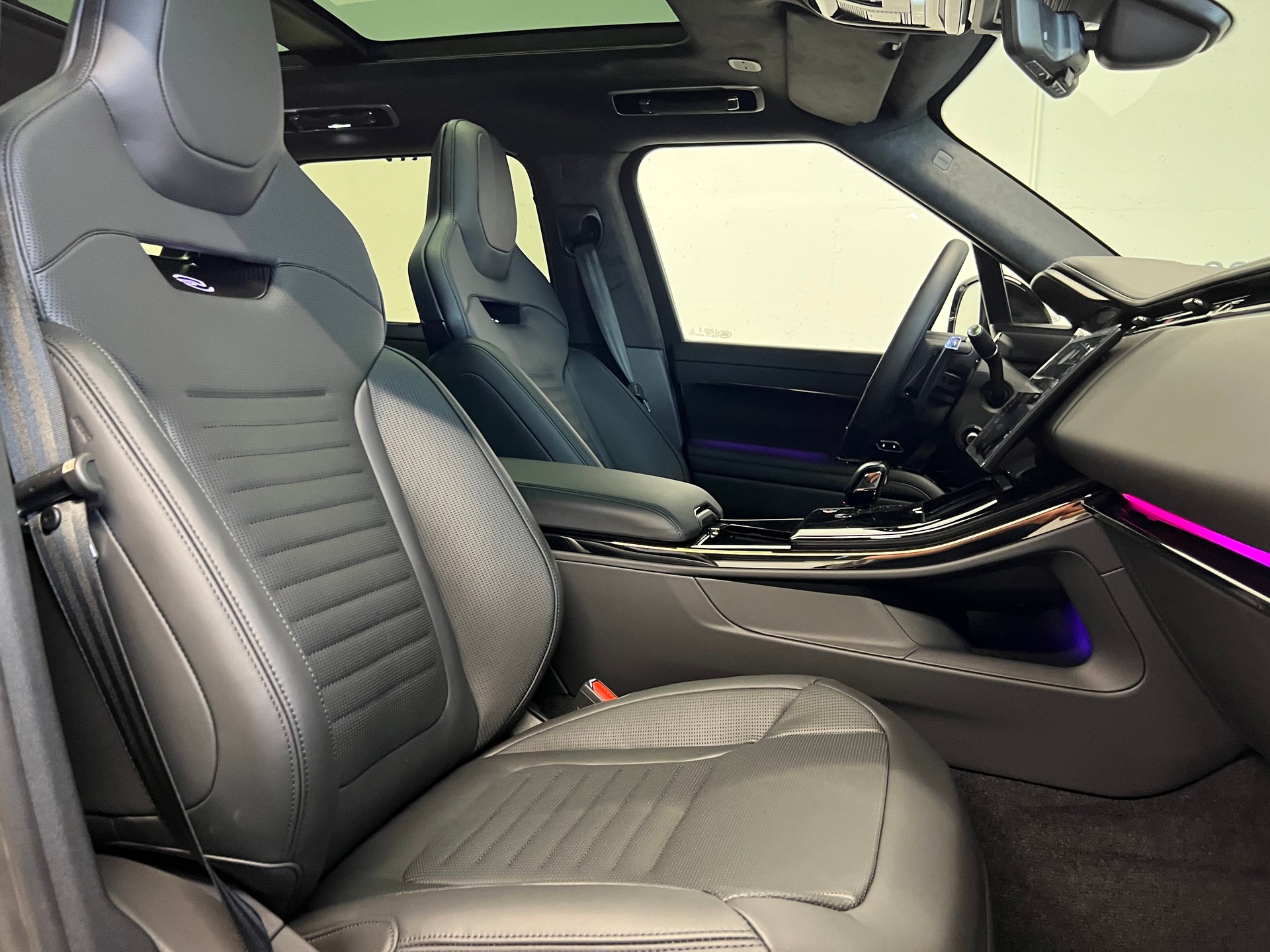 LAND ROVER Range Rover Sport 4.4 V8 SV Carbon-image-6