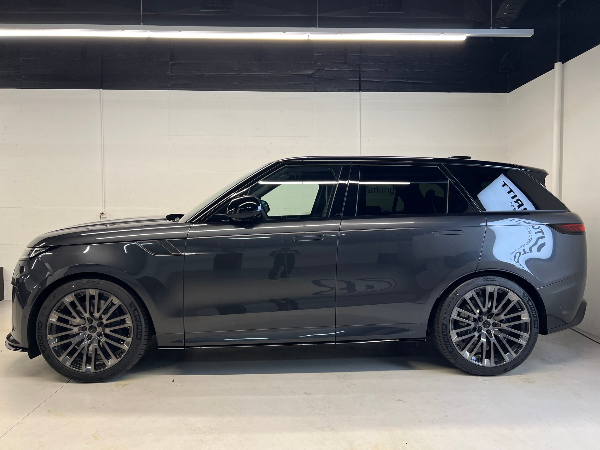 LAND ROVER Range Rover Sport 4.4 V8 SV Carbon-image-7