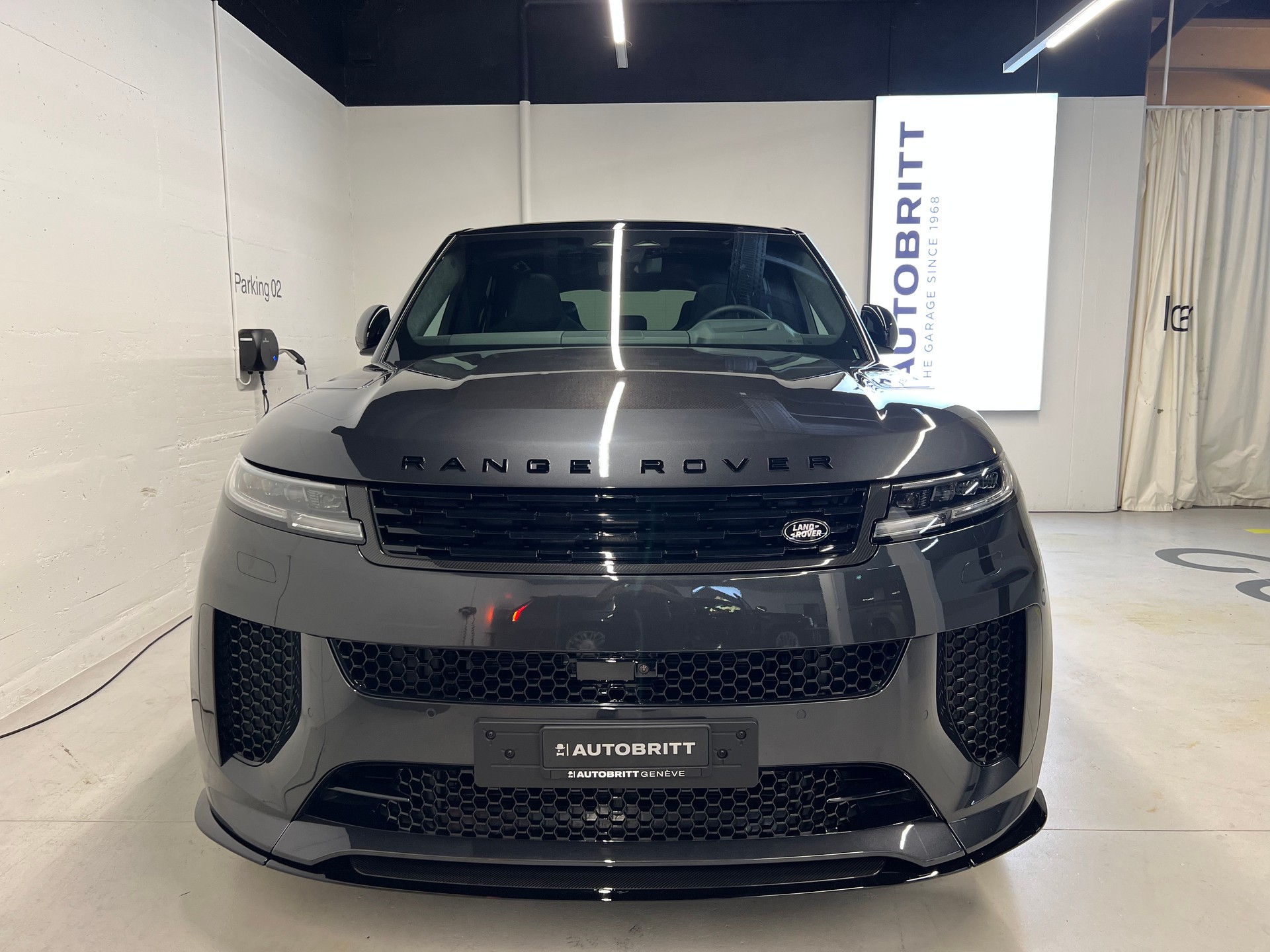 LAND ROVER Range Rover Sport 4.4 V8 SV Carbon-image-9