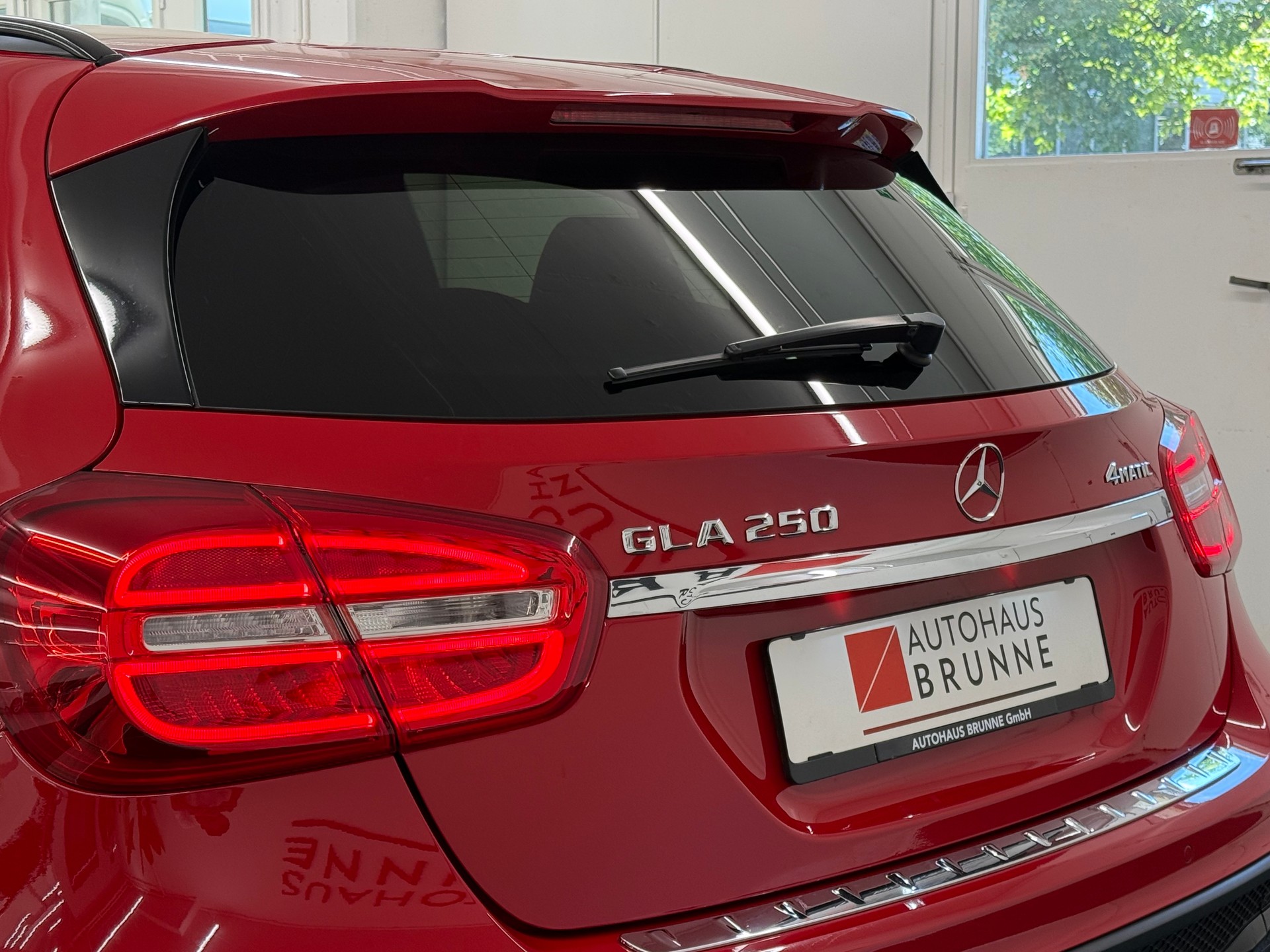 MERCEDES-BENZ GLA 250 AMG Line 4Matic 7G-DCT-image-11