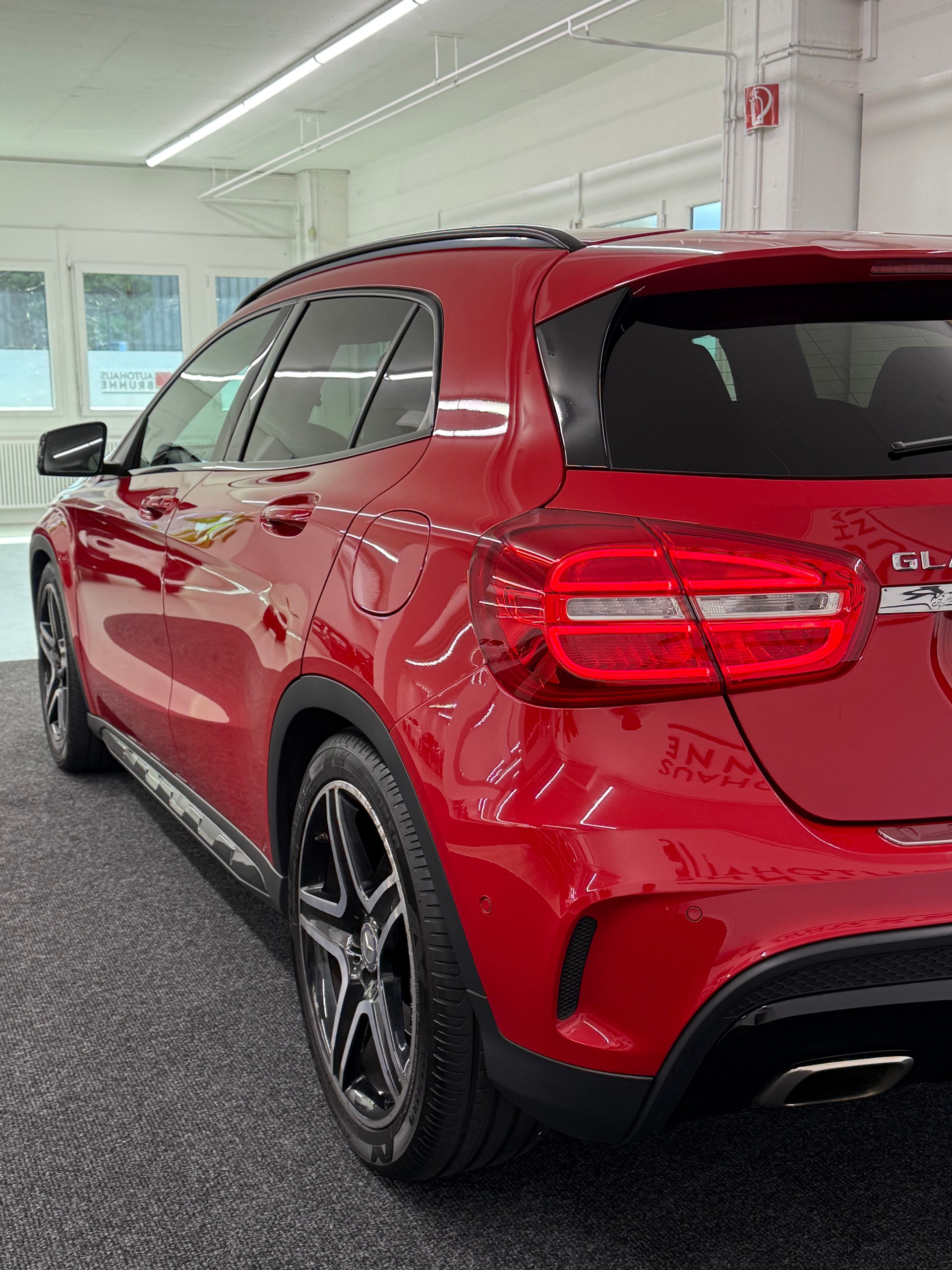 MERCEDES-BENZ GLA 250 AMG Line 4Matic 7G-DCT-image-7