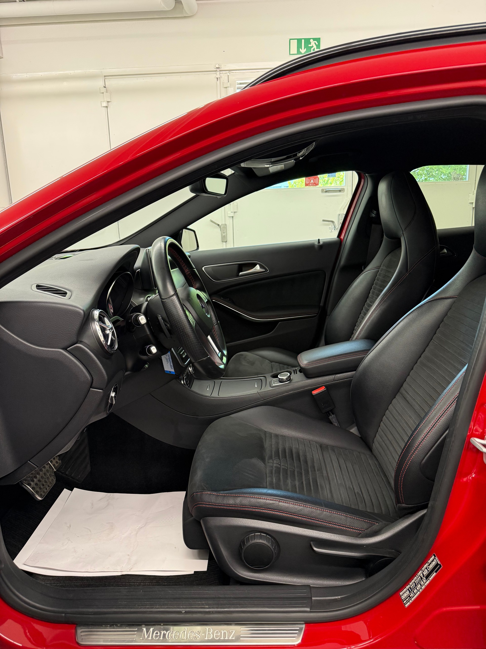 MERCEDES-BENZ GLA 250 AMG Line 4Matic 7G-DCT-image-17