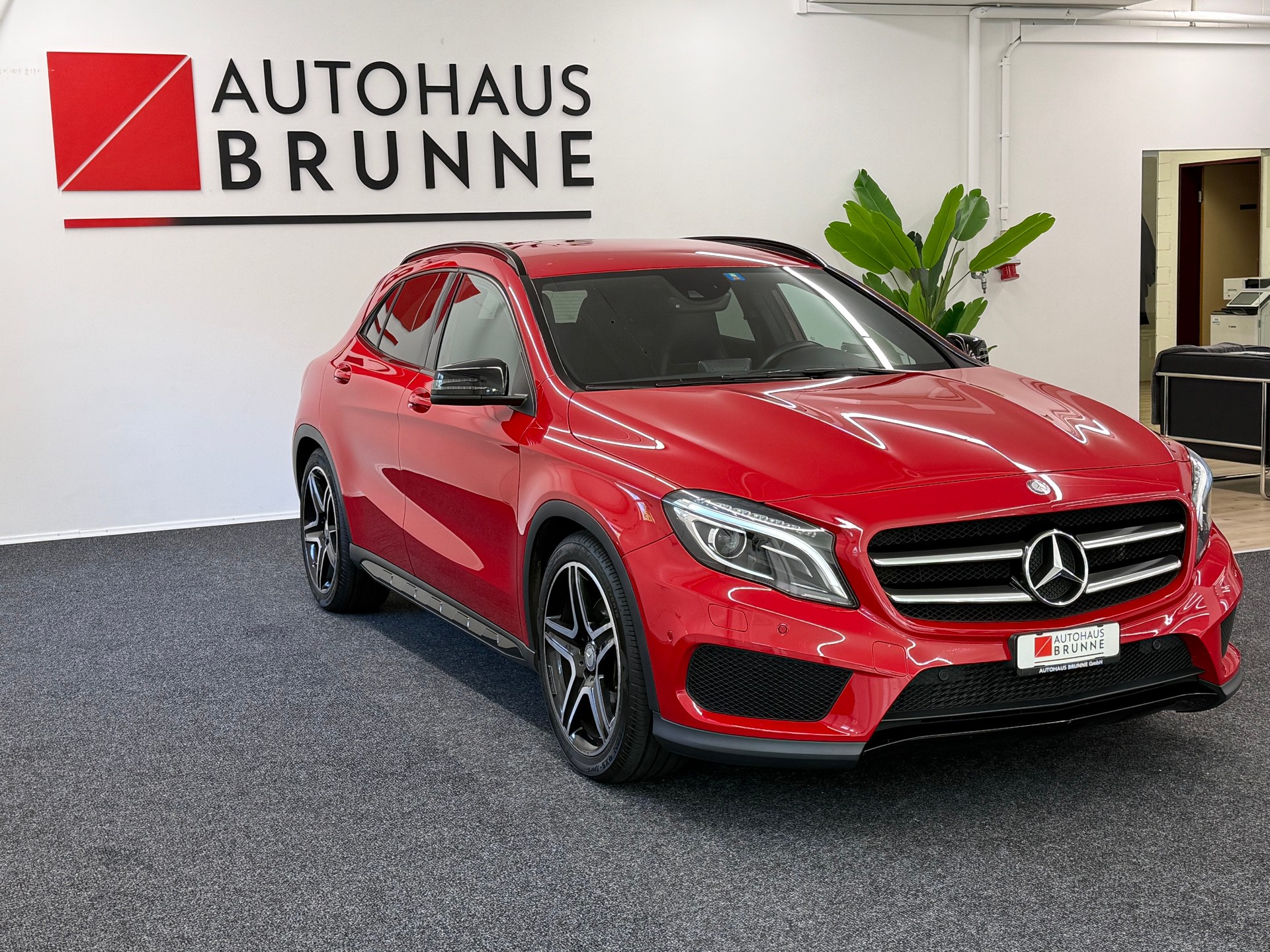 MERCEDES-BENZ GLA 250 AMG Line 4Matic 7G-DCT-showroom-element-2
