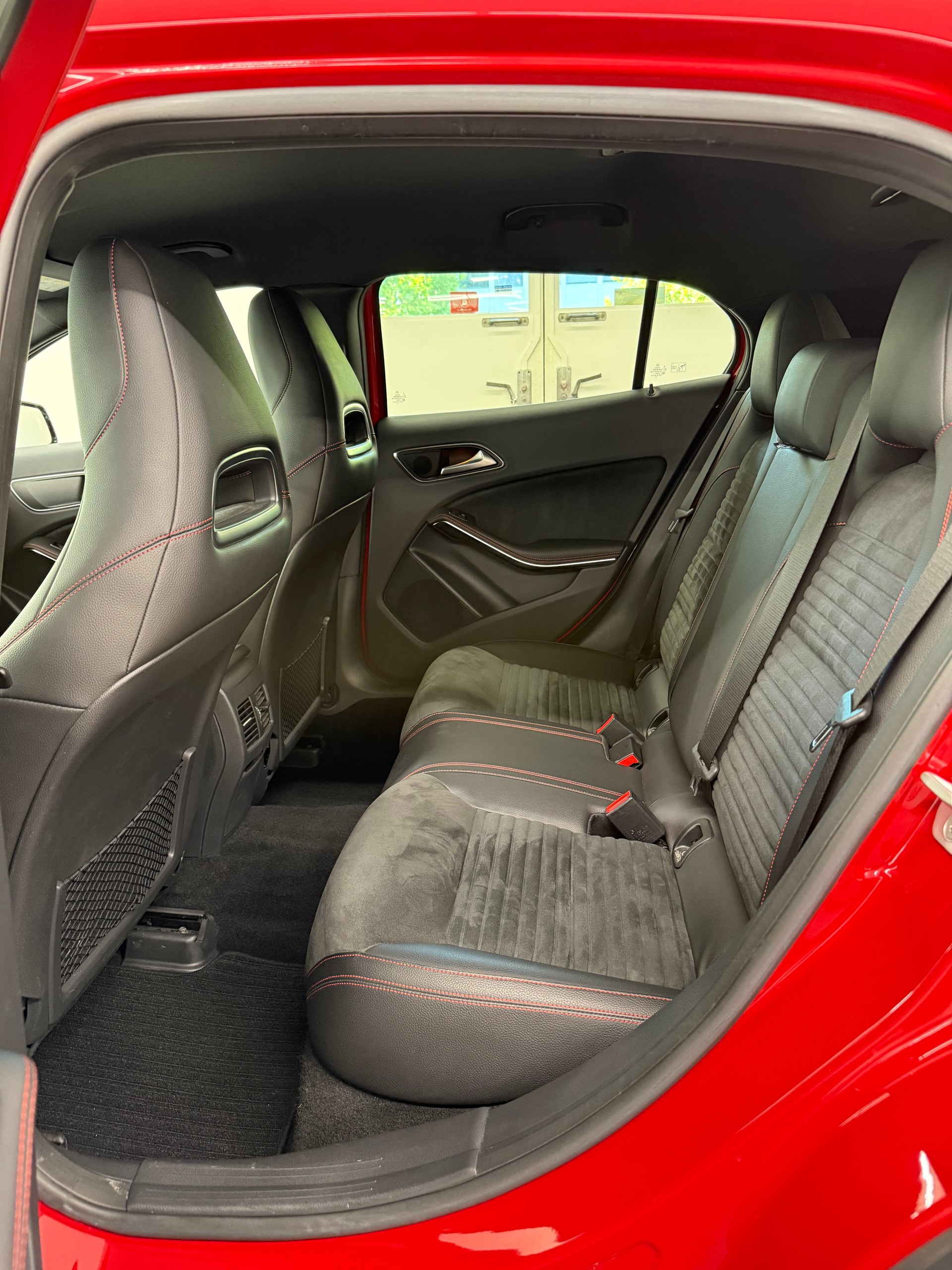MERCEDES-BENZ GLA 250 AMG Line 4Matic 7G-DCT-image-18