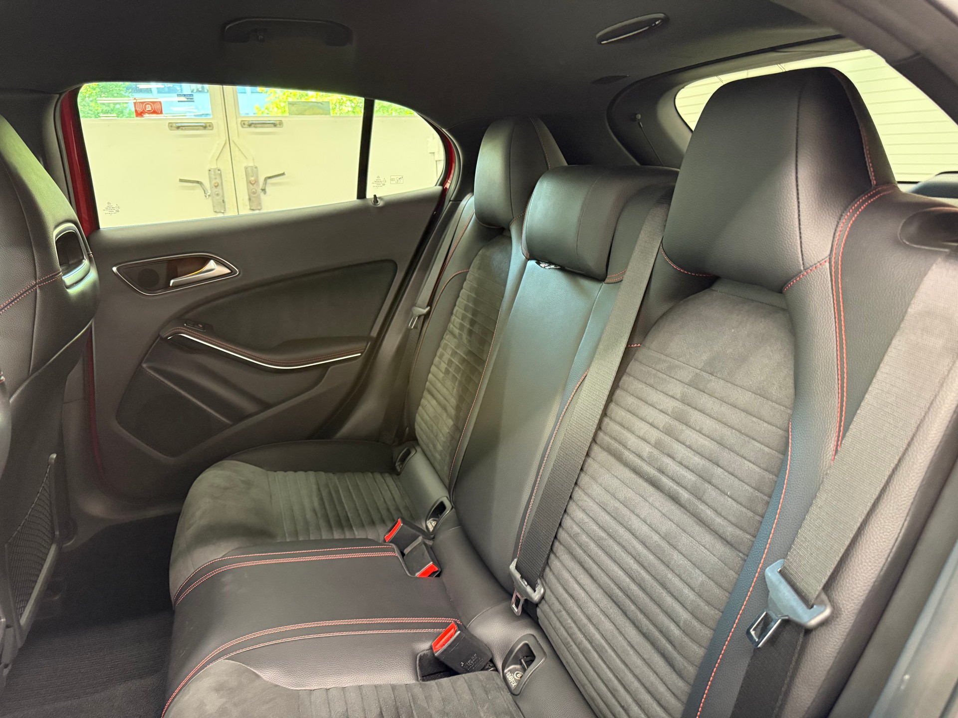 MERCEDES-BENZ GLA 250 AMG Line 4Matic 7G-DCT-image-19