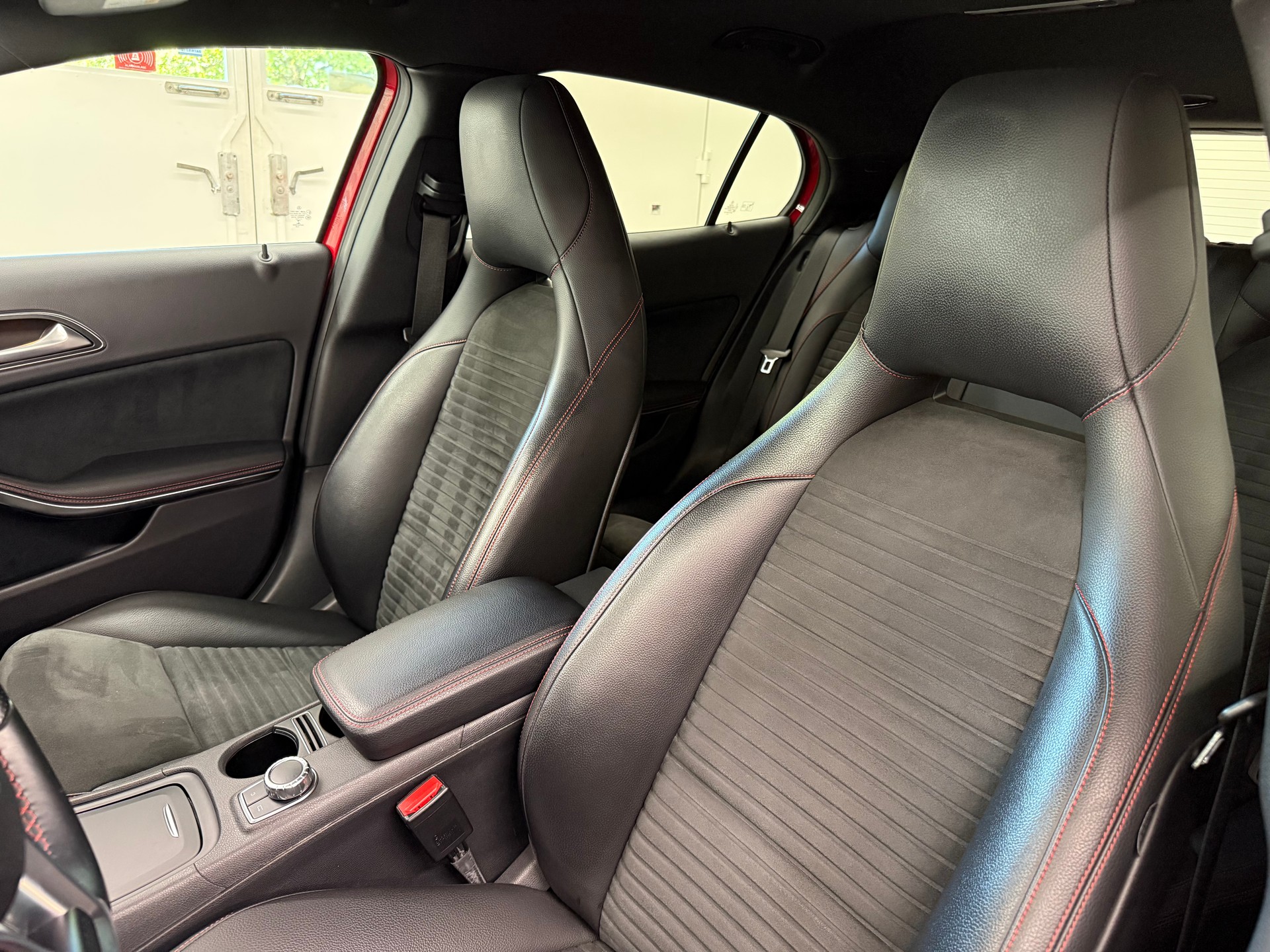 MERCEDES-BENZ GLA 250 AMG Line 4Matic 7G-DCT-image-22