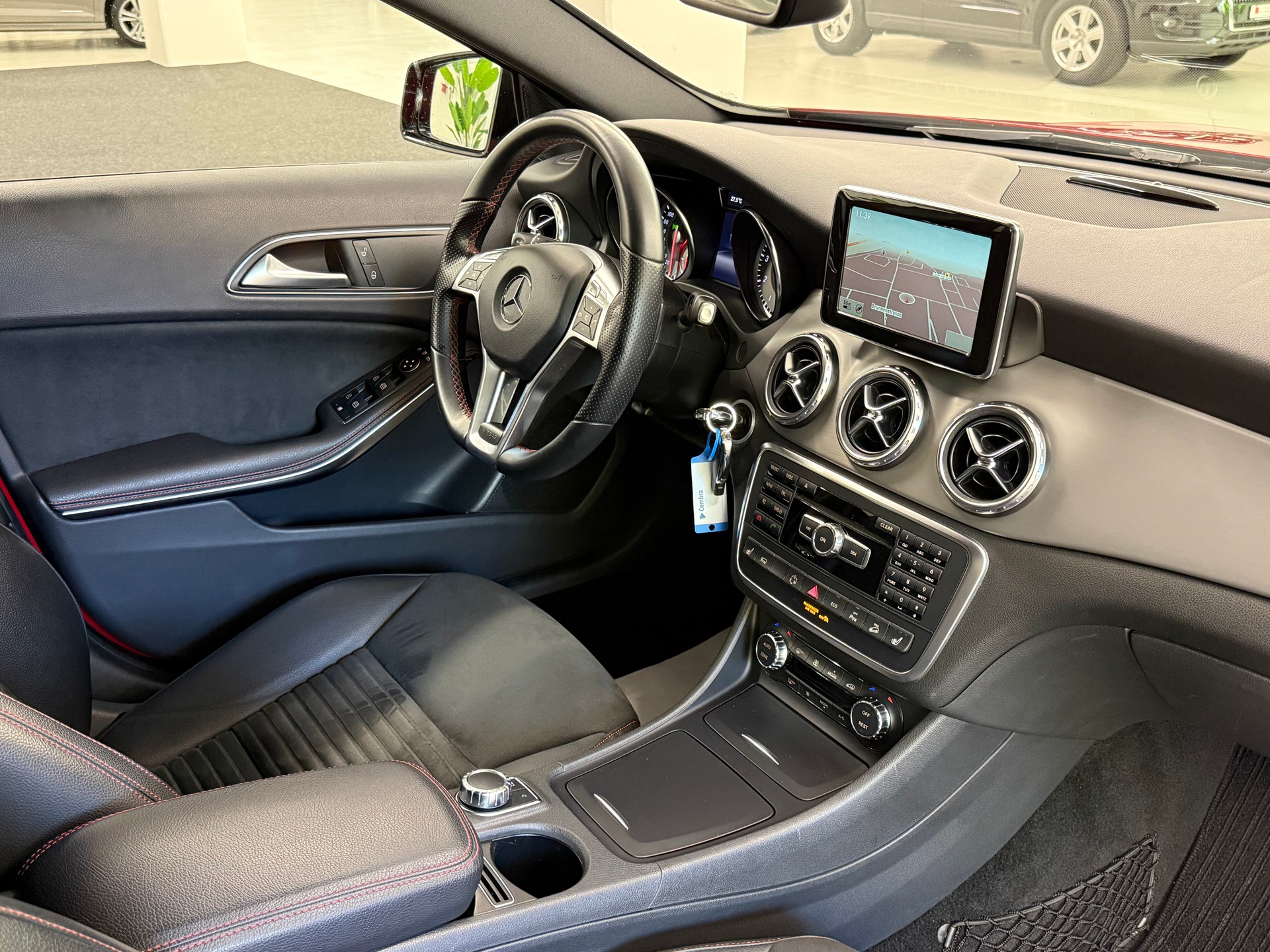 MERCEDES-BENZ GLA 250 AMG Line 4Matic 7G-DCT-image-13